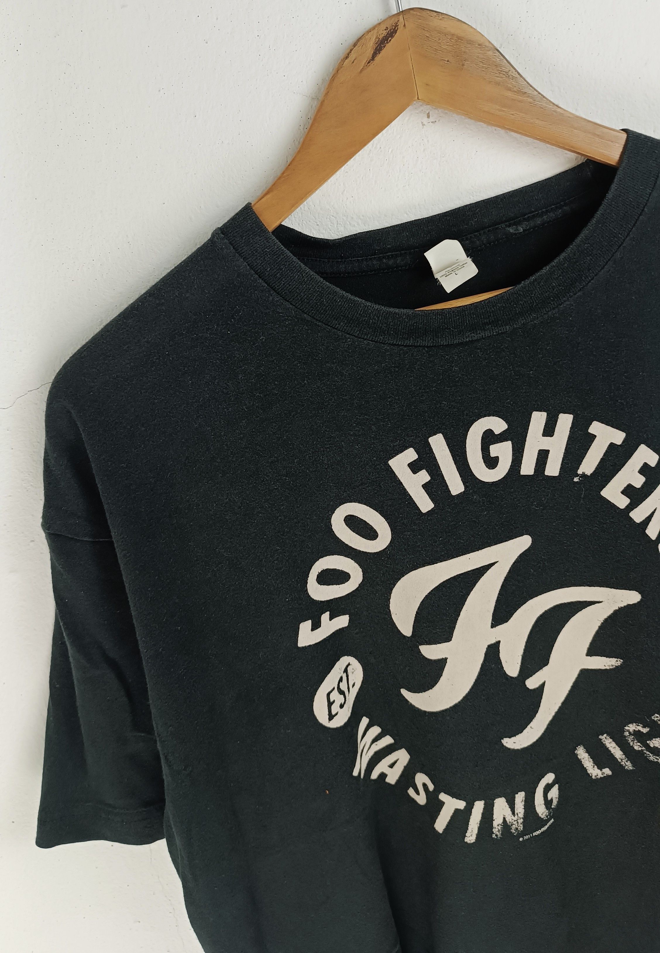 Band Tees VINTAGE 2011 FOO FIGHTERS WASTING LIGHT TOUR nirvana hole Size US L / EU 52-54 / 3 - 6 Thumbnail