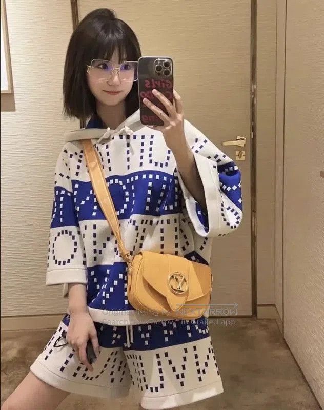 Louis Vuitton Louis Vuitton Color. Size 23" - 9 Thumbnail