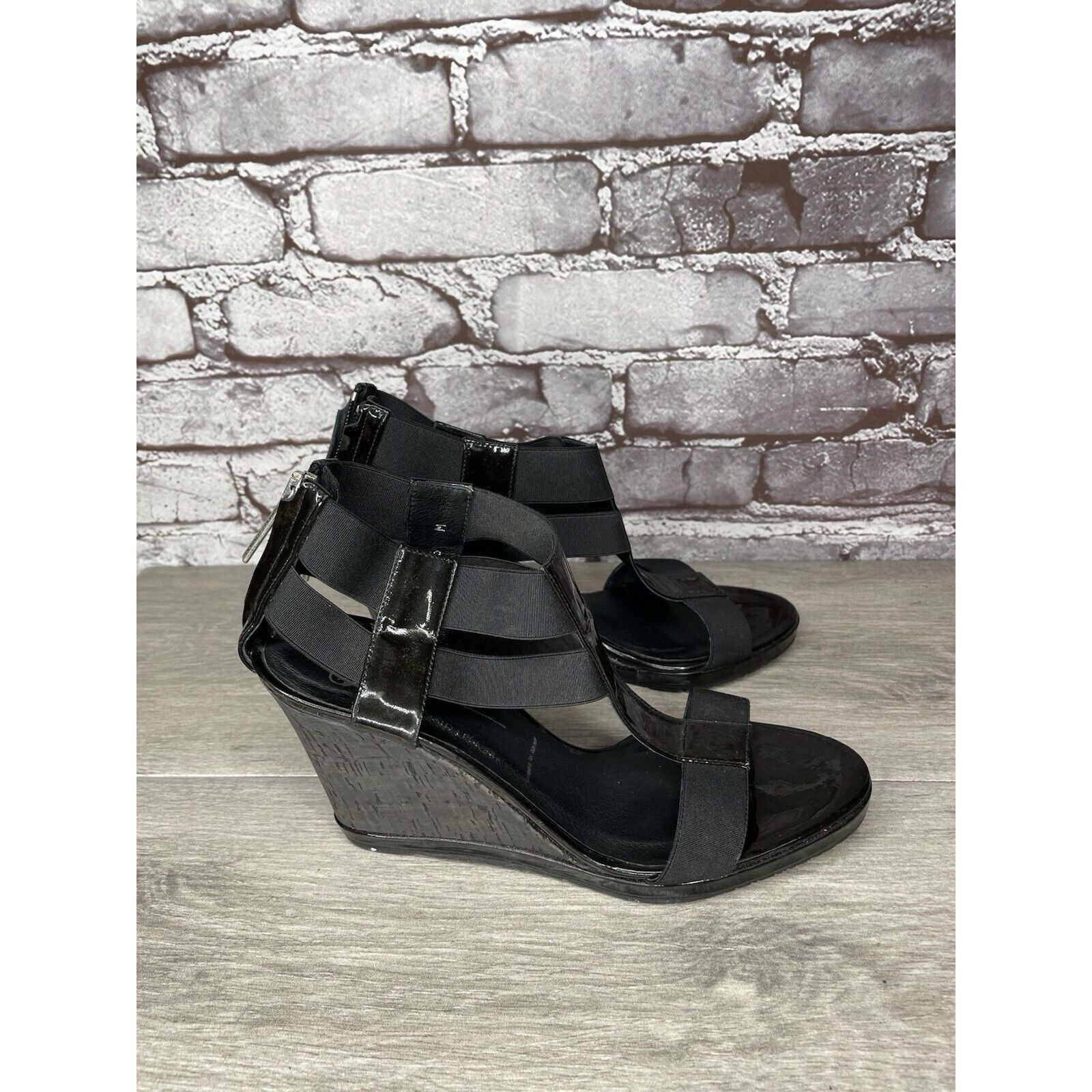 Donald Pliner Donald Pliner Black Patent Leather Back Zip Wedge Sandals Women Sz 8.5M US/39EU Size US 8.5 / IT 38.5 - 7 Thumbnail