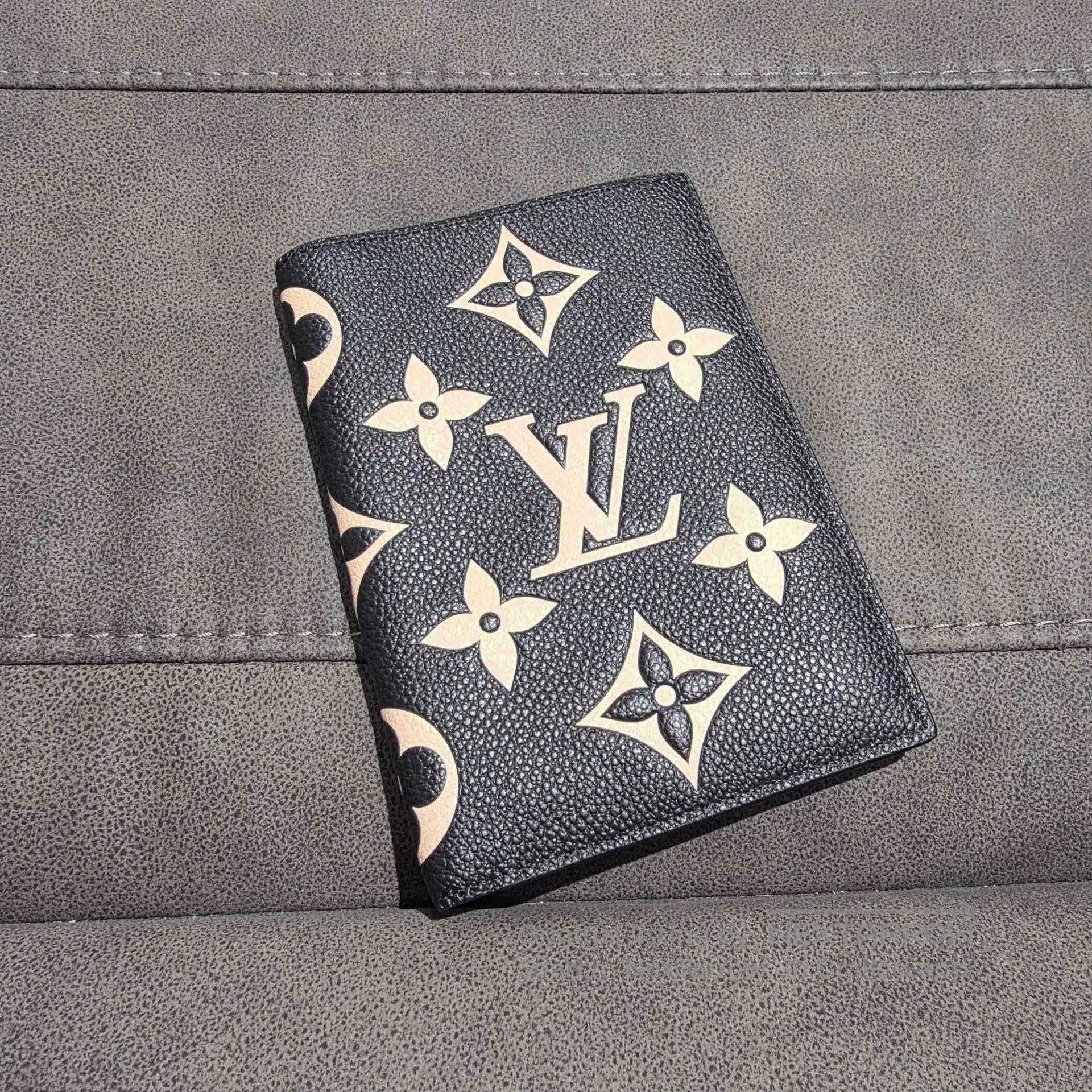 Louis Vuitton Louis Vuitton Relief sculpture of an old wallet and passpo Size ONE SIZE - 1 Thumbnail