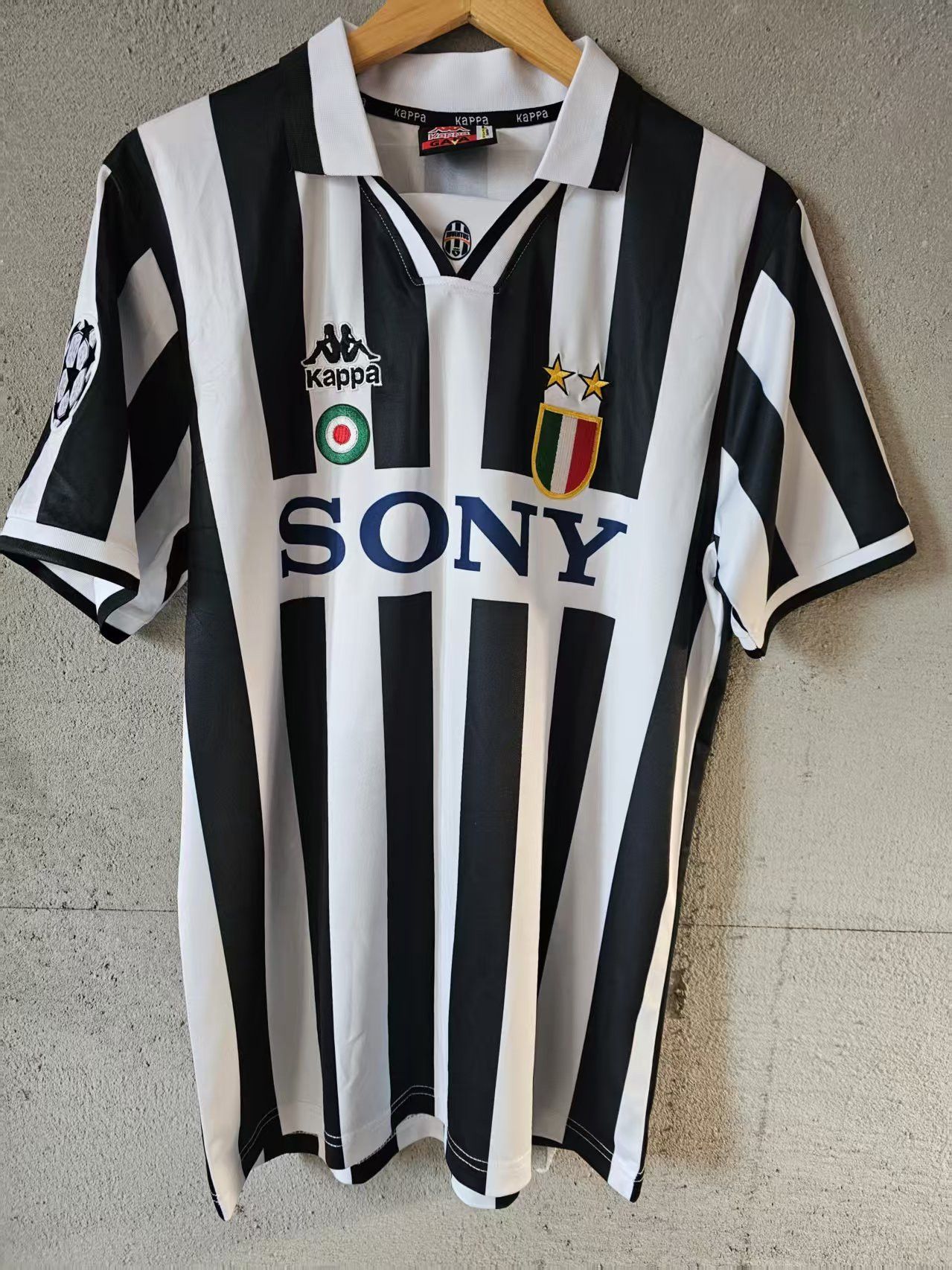 Other 1995 1997 Juventus 21 Zidane Jersey Home Size US L / EU 52-54 / 3 - 2 Thumbnail