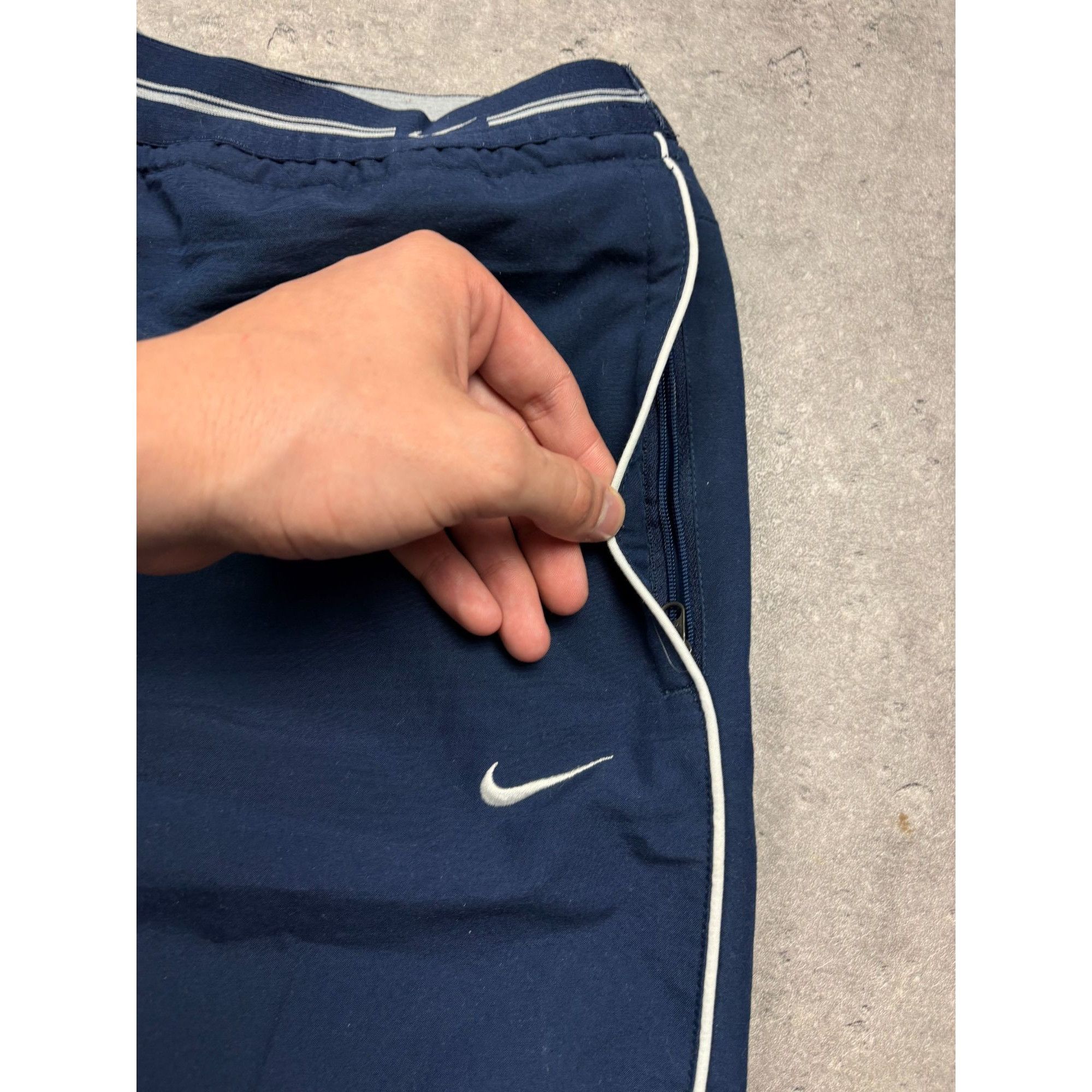 Nike Vintage Nike Track Pants Navy Blue Baggy Trousers Drawstring Size US 32 / EU 48 - 7 Thumbnail