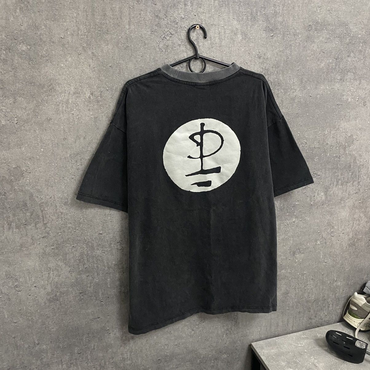 Band Tees Vintage Pink Floyd 1994 T-Shirt Division Bell Europe Size US L / EU 52-54 / 3 - 9 Thumbnail