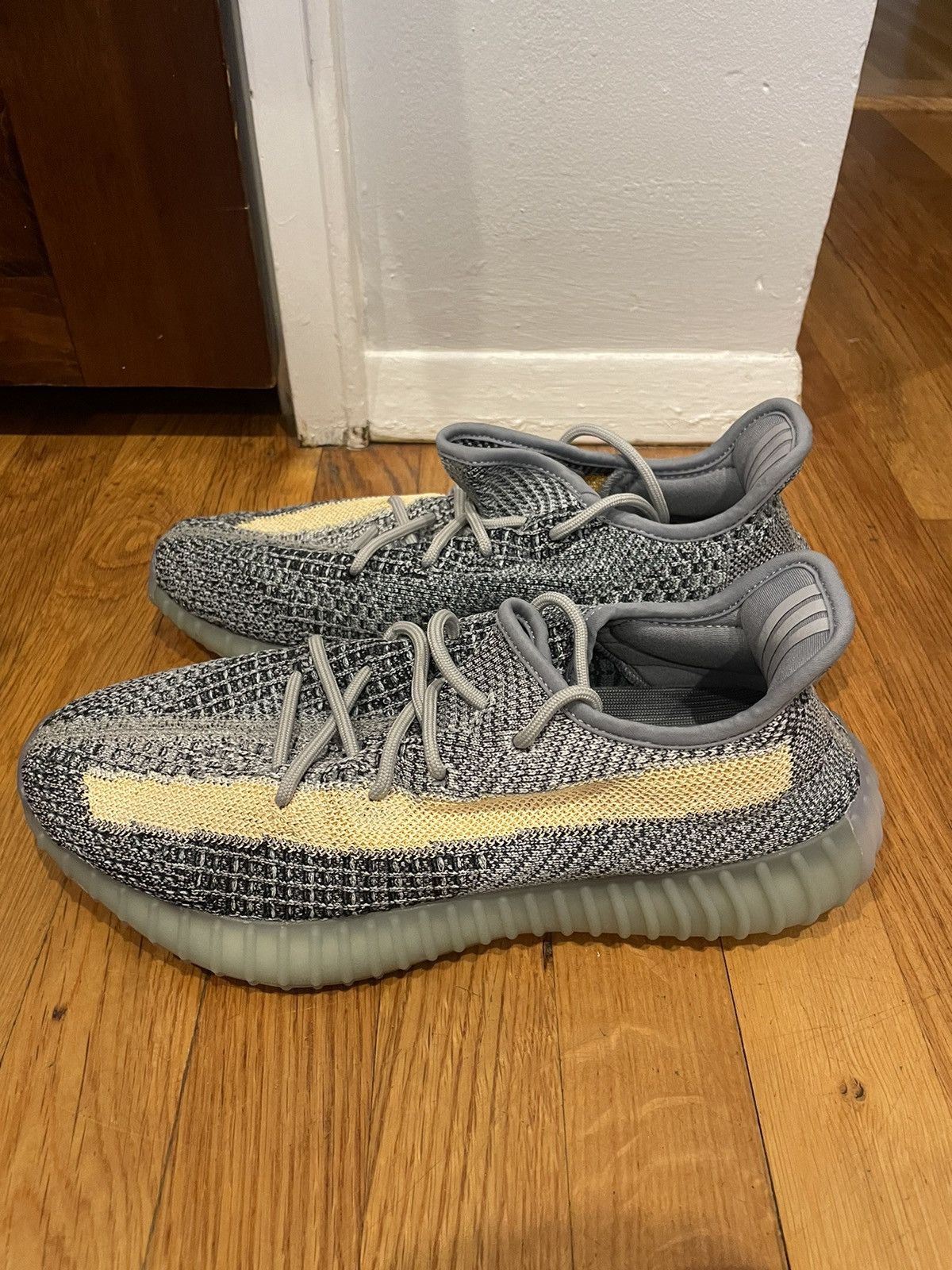 Adidas × Yeezy Yeezy boost 350 V2 Size US 9 / EU 42 - 4 Thumbnail