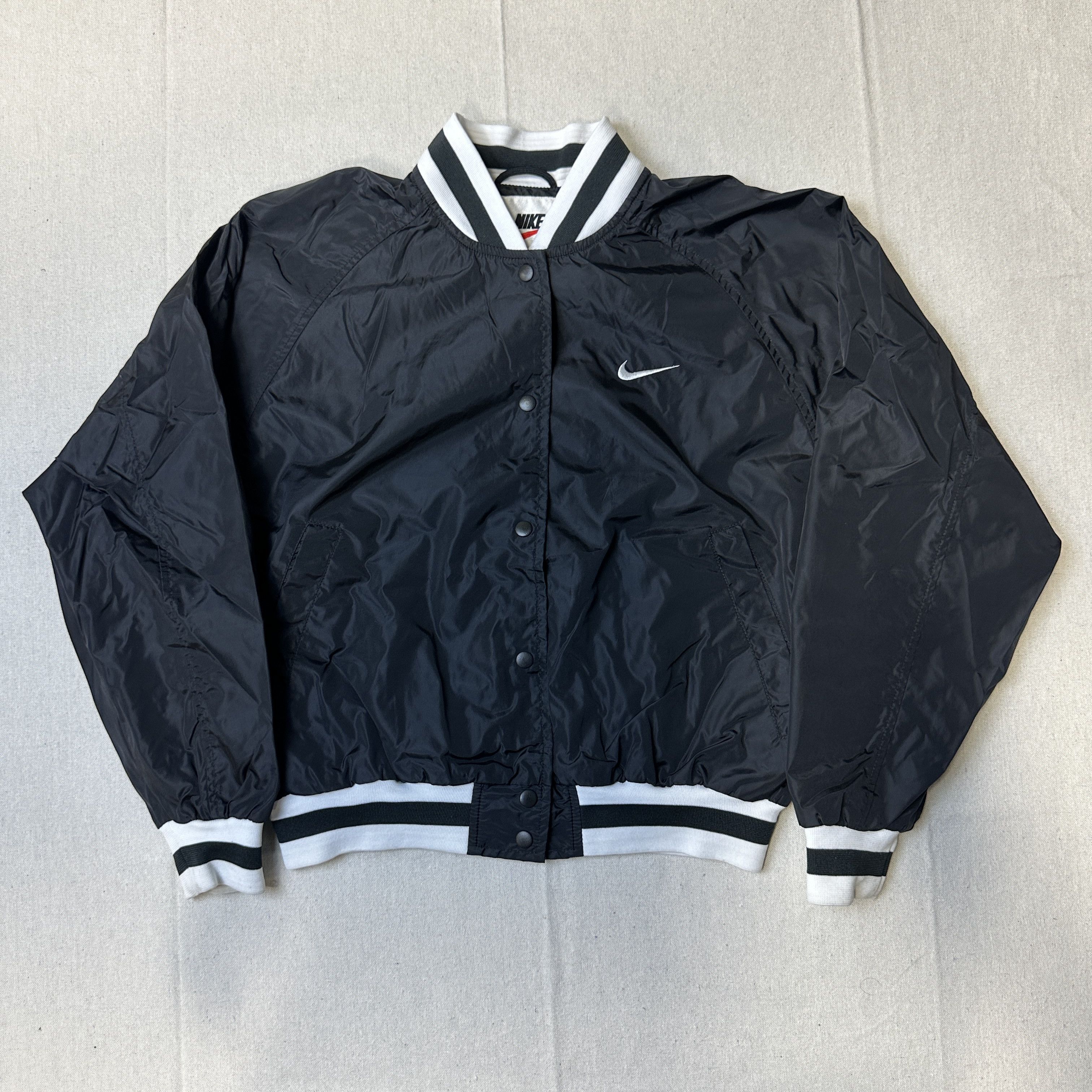 Nike Vintage Nike Black Snap Button Varsity Jacket Size Medium Size US M / EU 48-50 / 2 - 1 Thumbnail