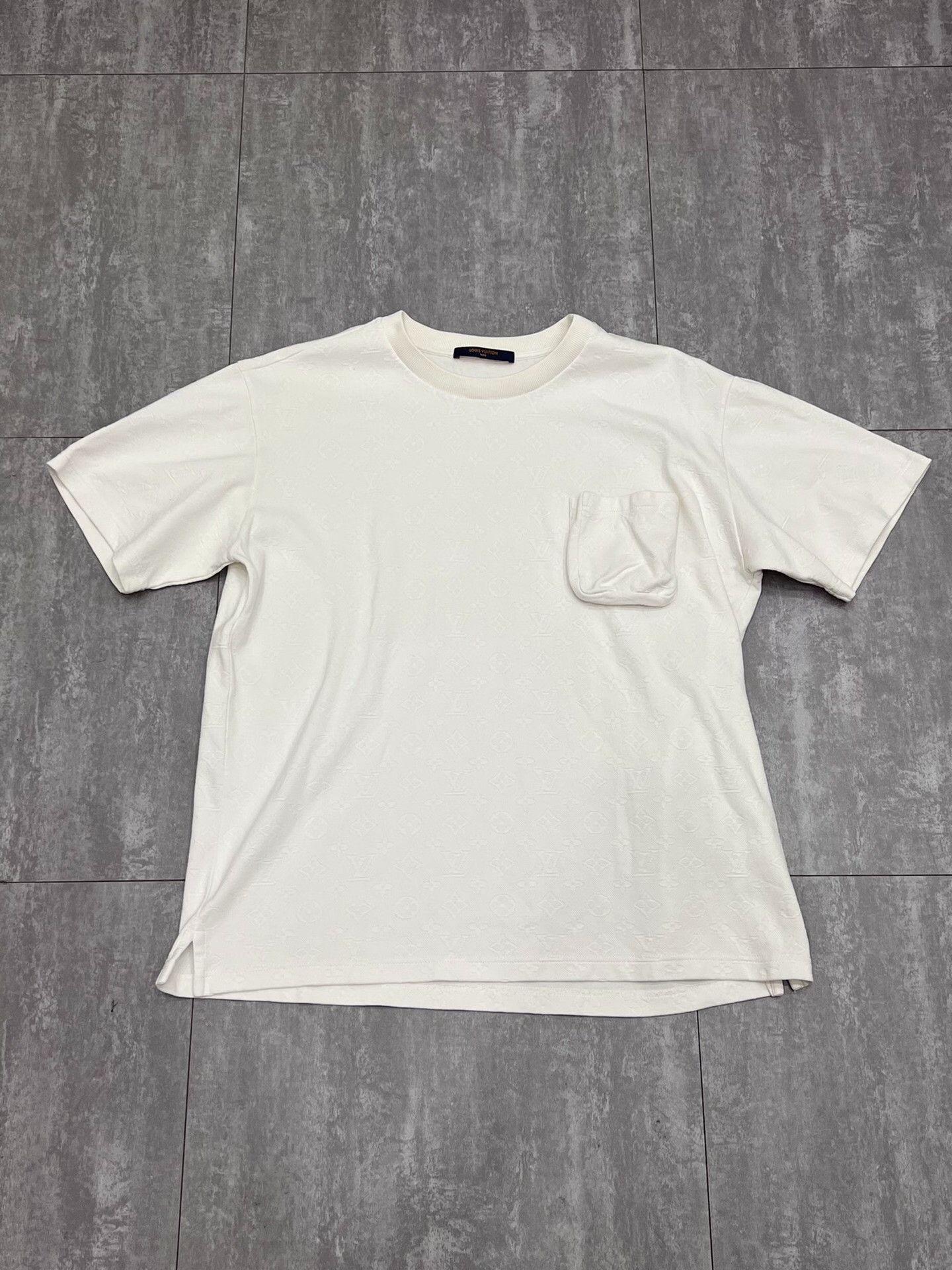 Louis Vuitton Louis Vuitton White T-Shirt xl Men Size US XL / EU 56 / 4 - 1 Thumbnail