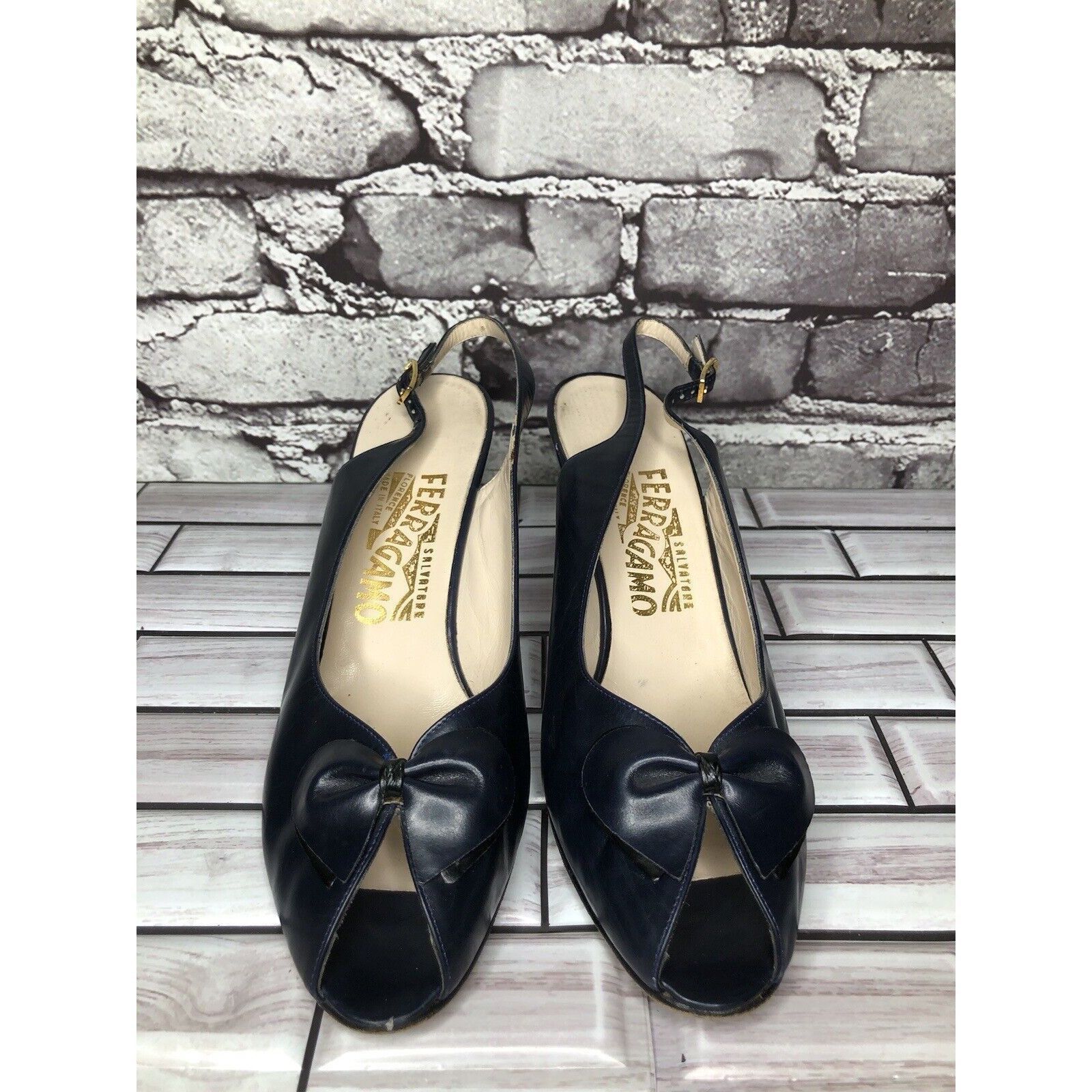 Salvatore Ferragamo Salvatore Ferragamo Navy Blue Leather Bow Peep Toe Heels Wom Size US 9 / IT 39 - 13 Thumbnail