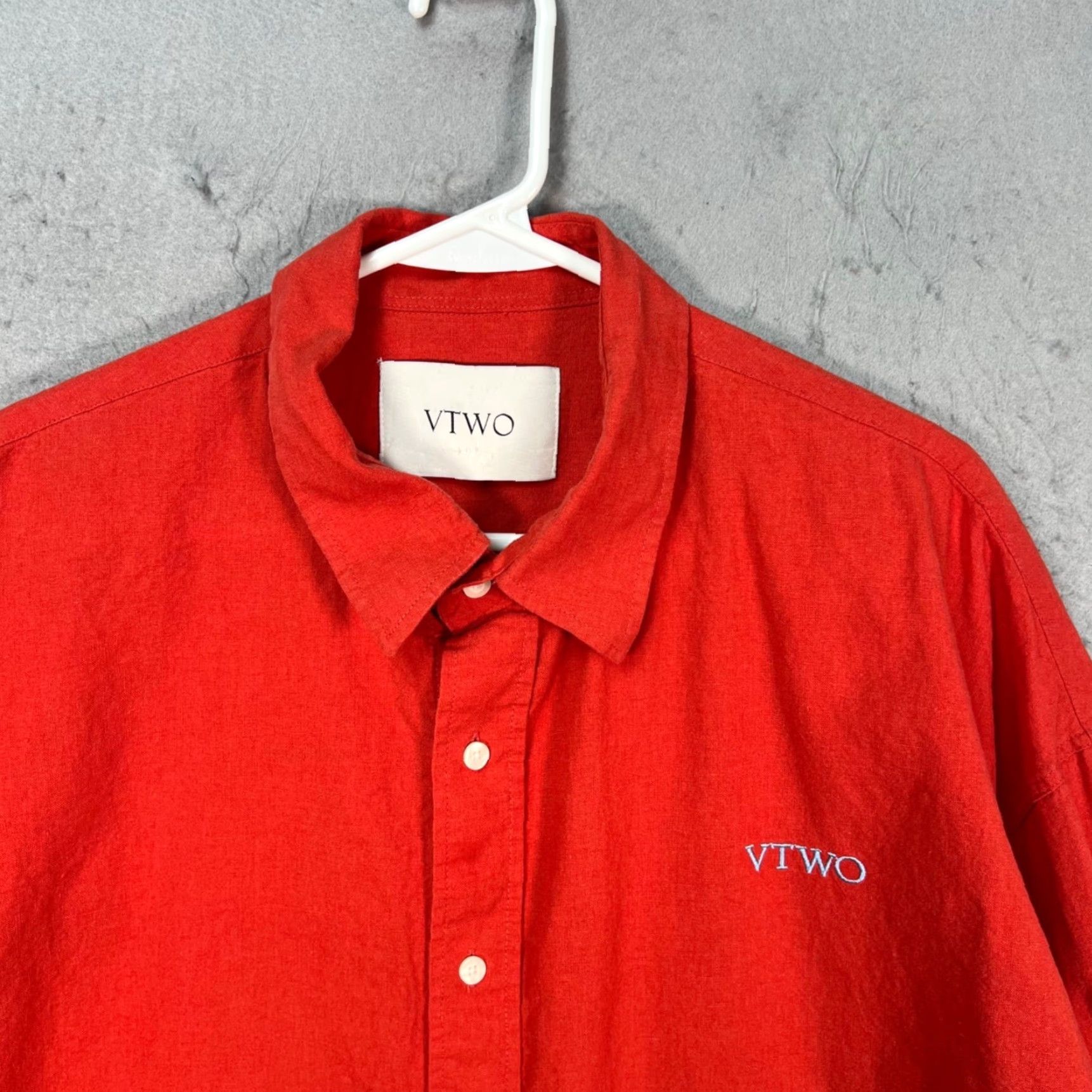 Vintage VTWO Mens Large Red Button-Up Shirt Cotton / Linen Blend Relaxed Fit Long Sleeve Shirt Mens Large Red VTWO Button-Up Cam? Size US L / EU 52-54 / 3 - 7 Thumbnail