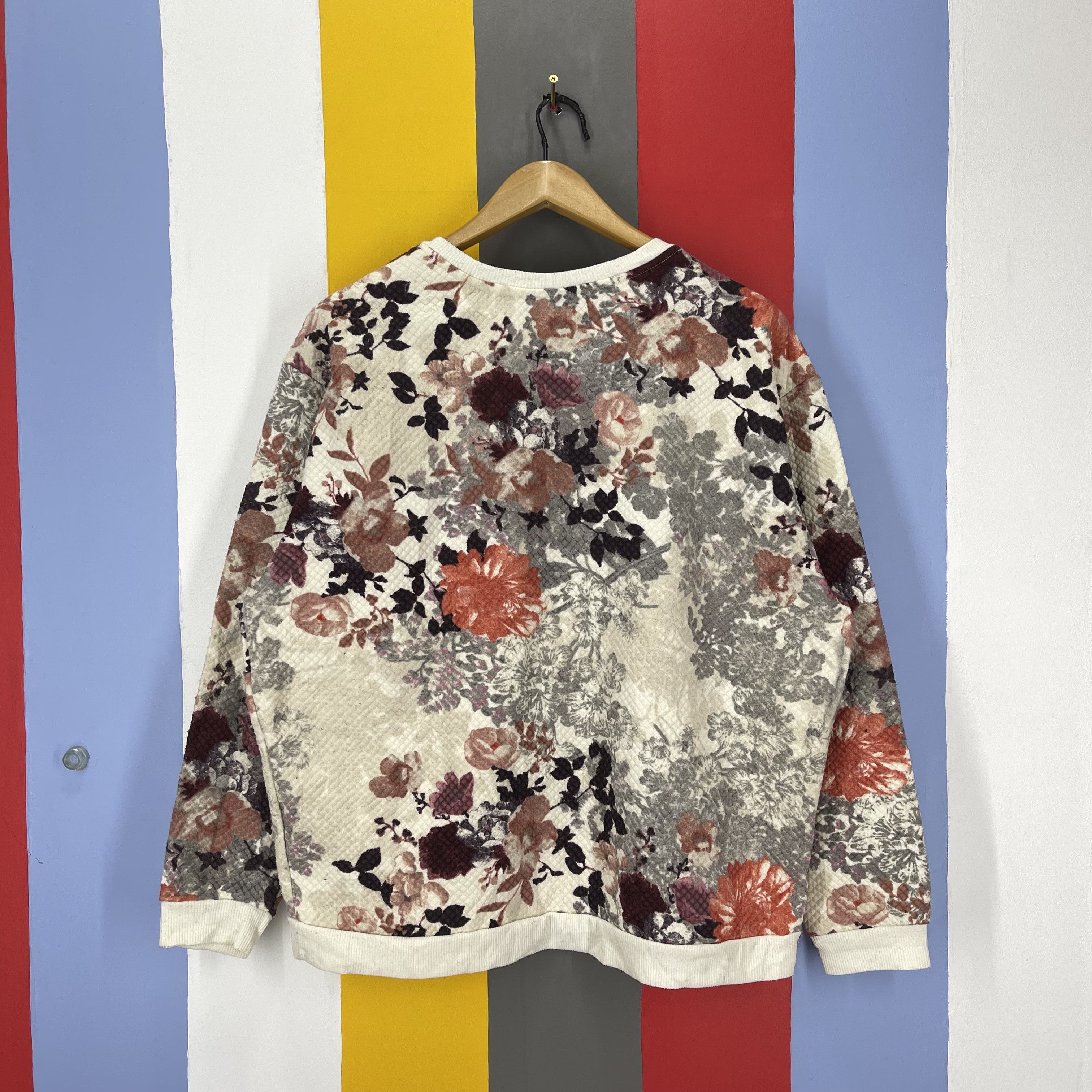 H&M H&M Flower Design Quilted Sweatshirt #1339/AU Size US L / EU 52-54 / 3 - 7 Thumbnail