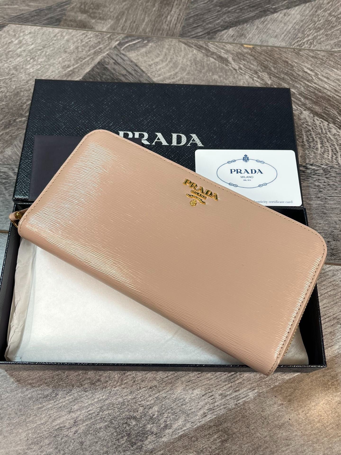 Prada Prada Classic Long Zip Wallet Clutch Size ONE SIZE - 1 Thumbnail