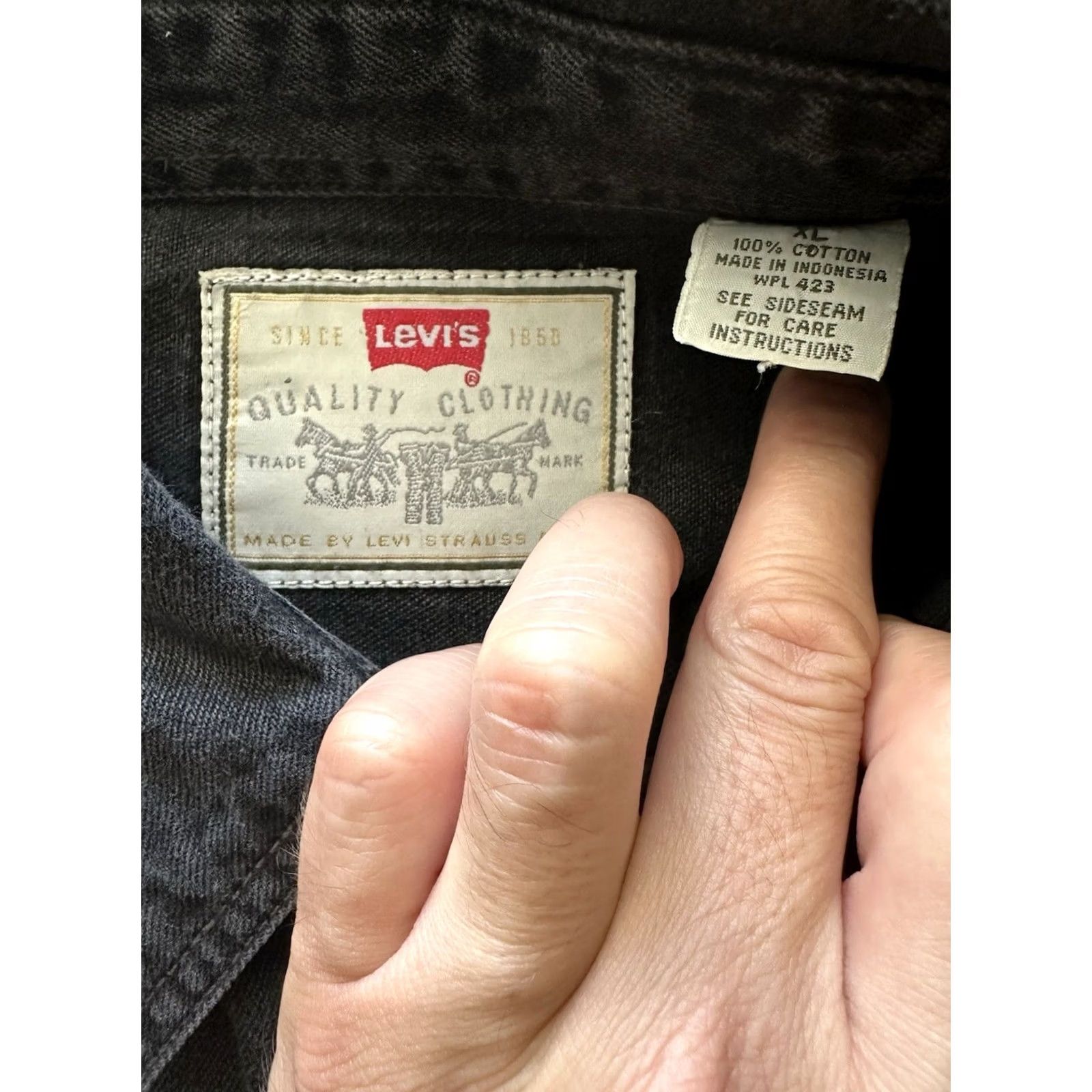 Levi's VINTAGE Levi's Shirt 2XL Black Chambray Denim Button-Down Size US XXL / EU 58 / 5 - 5 Thumbnail