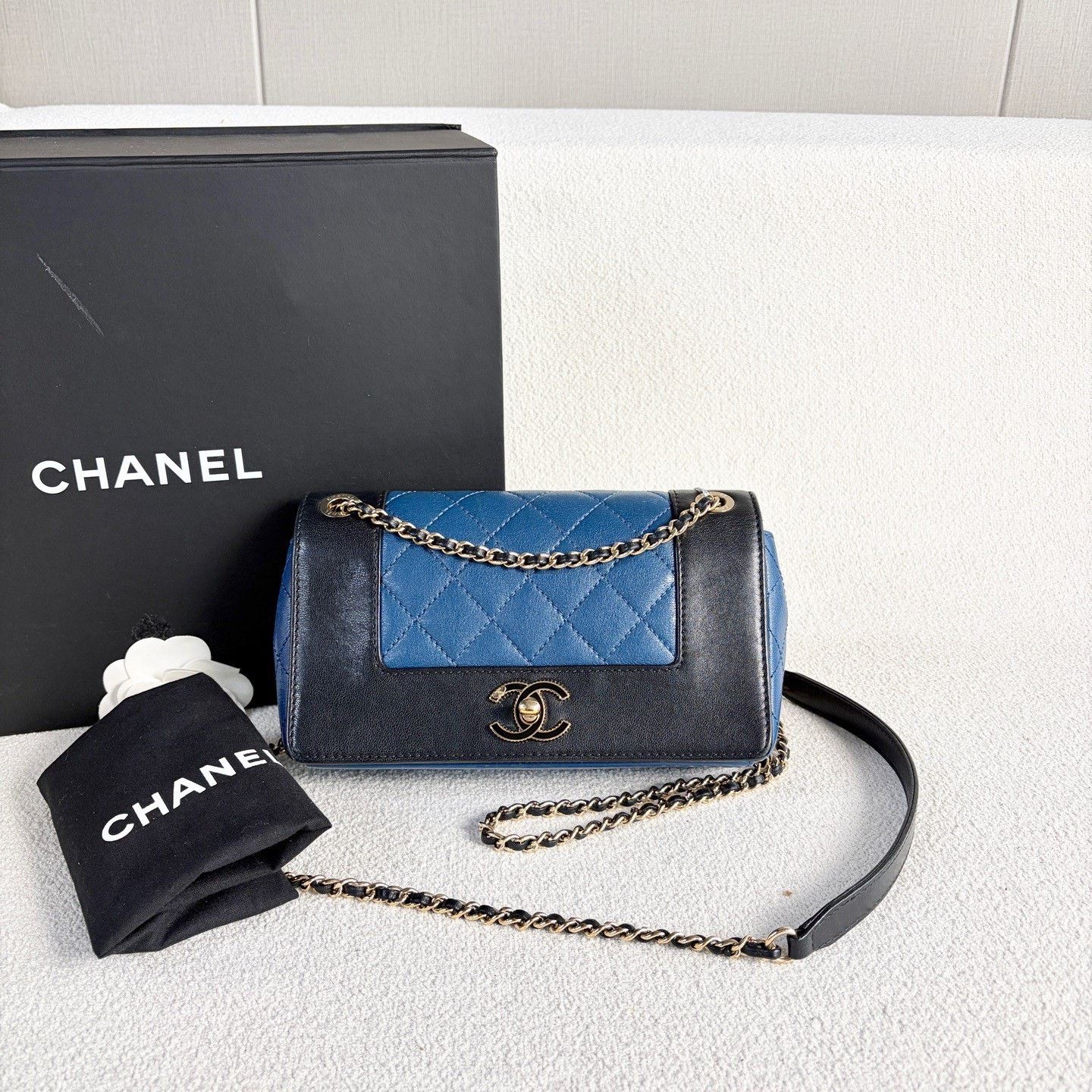 Chanel Pre-loved Bag Very good condition Size ONE SIZE - 1 Thumbnail