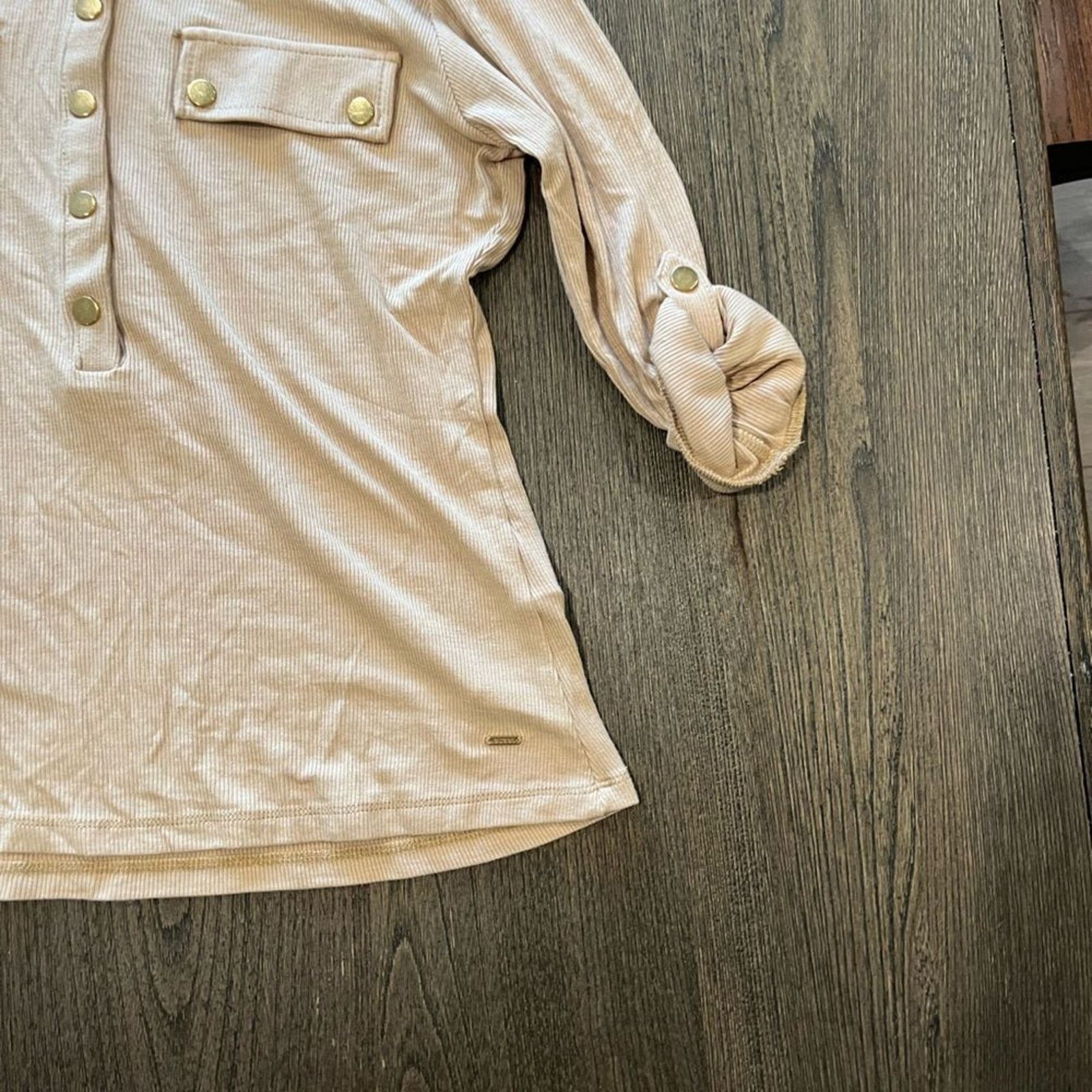 Guess NWOT Guess Light Beige Button Blouse Ribbed Knit Sz L Size L / US 10 / IT 46 - 3 Thumbnail
