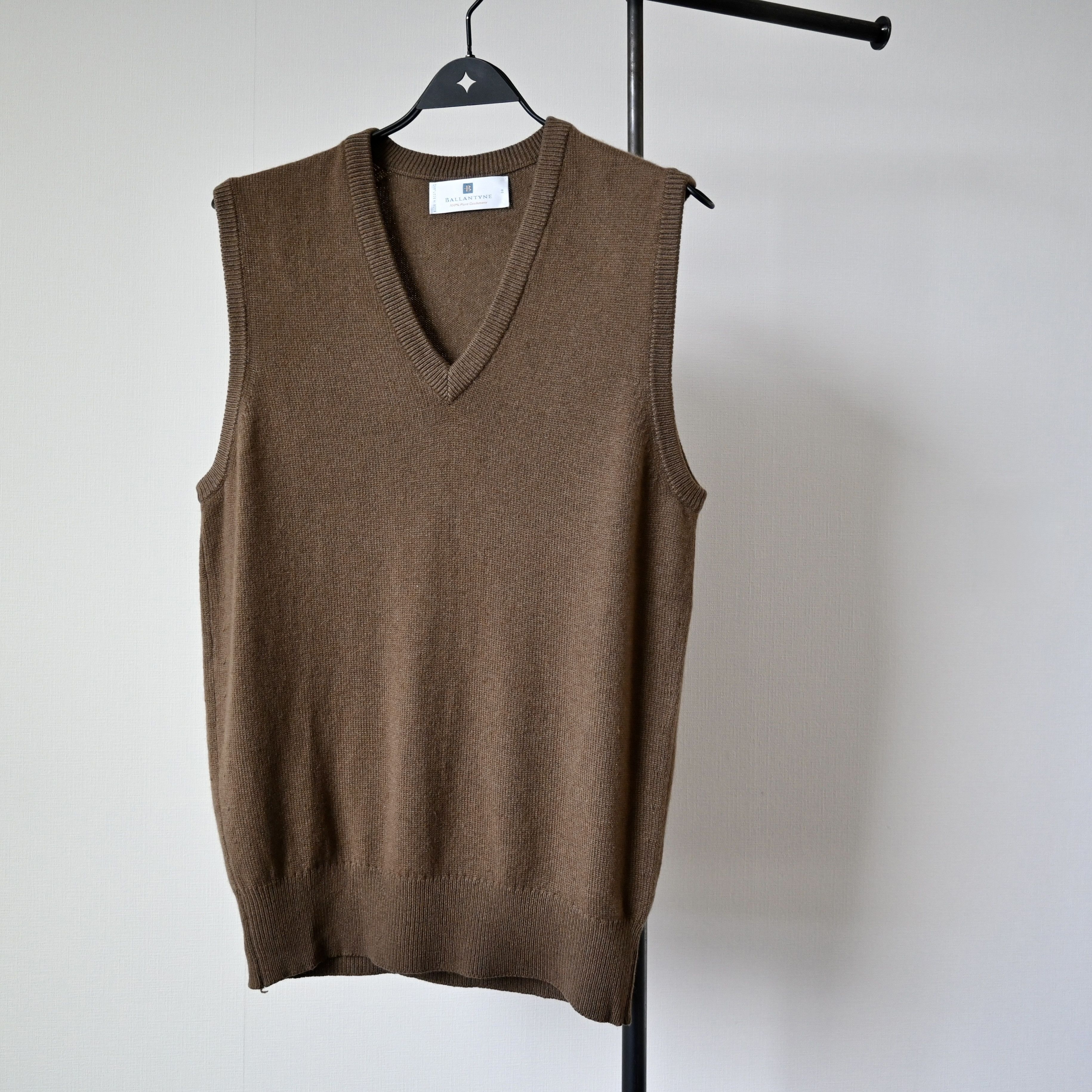 Ballantyne Ballantyne pure cashmere knit vest made in Scotland, size 40 Size US M / EU 48-50 / 2 - 9 Thumbnail