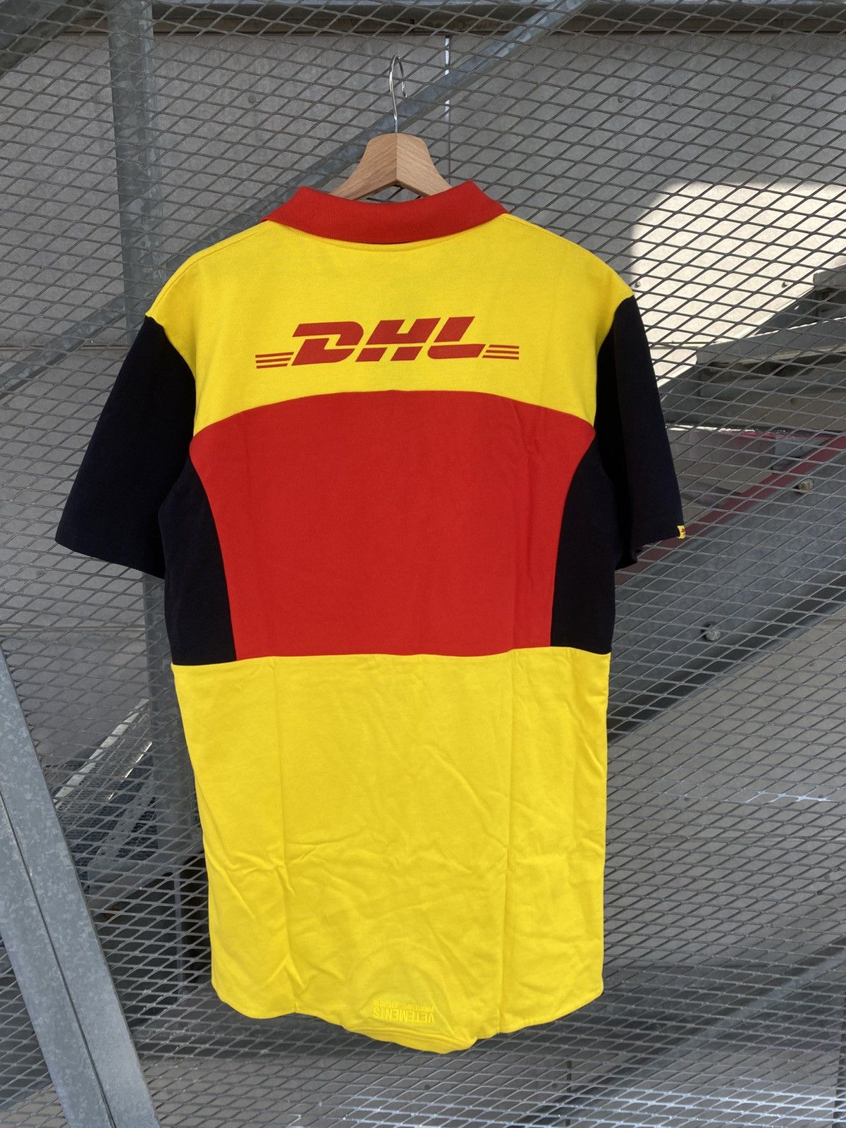 Vetements Vetements x DHL Upside Down Polo T-Shirt New Size US S / EU 44-46 / 1 - 14 Thumbnail
