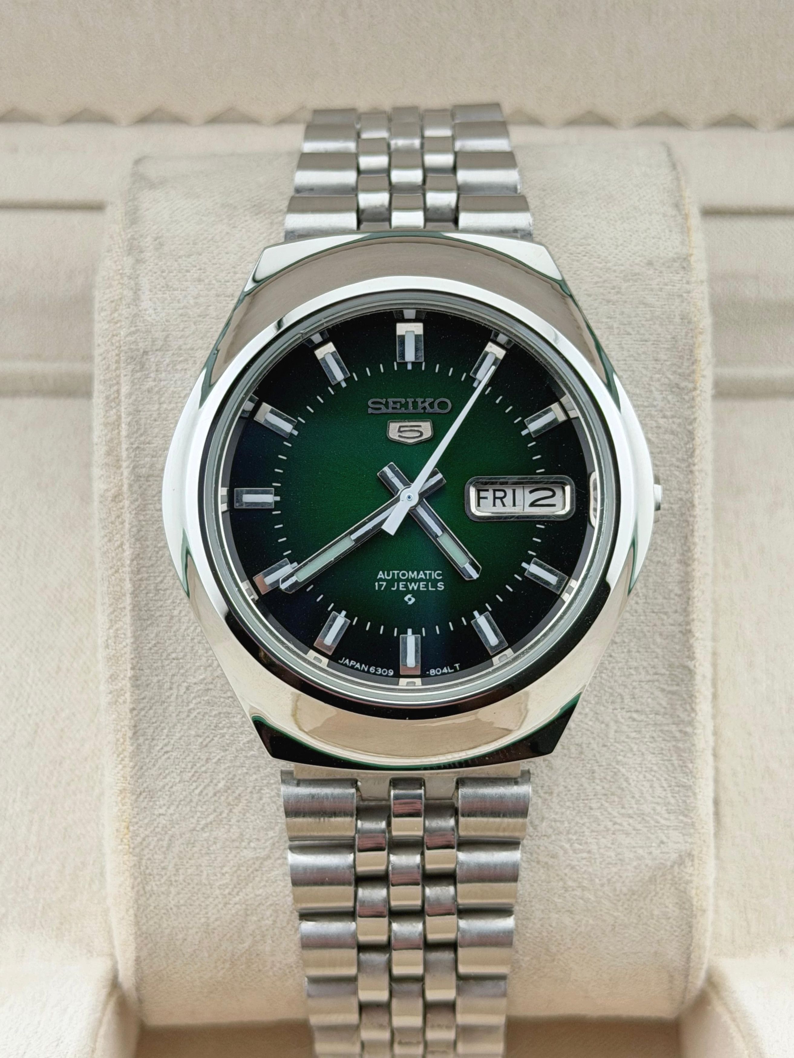 Seiko Elegant Men's Wrist Watch|36mm|Green Dial|Day-Date Size 36 - 1 Thumbnail