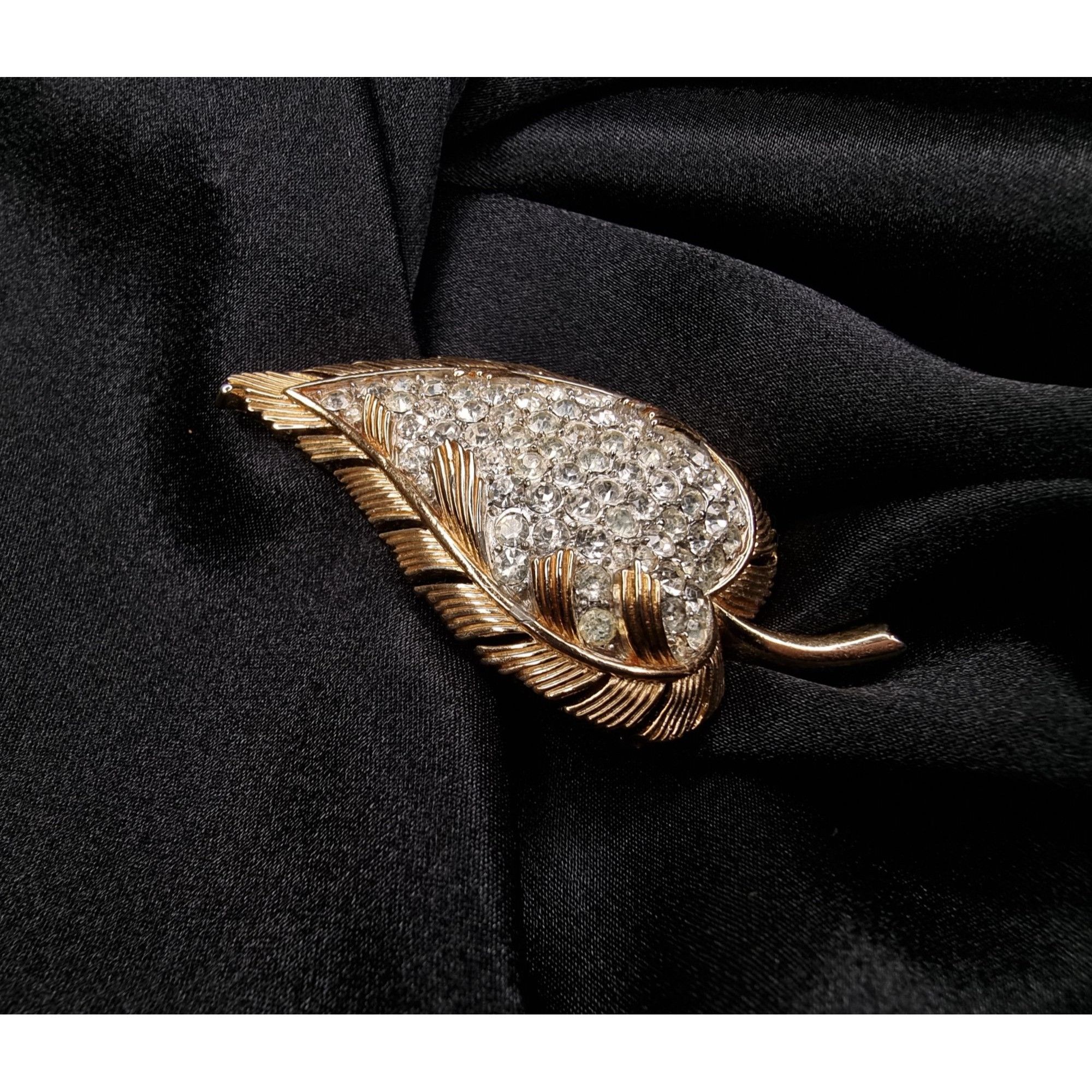 Other Vintage 1950s TRIFARI Signed Gold-Tone Leaf Brooch With Rhin Size ONE SIZE - 4 Thumbnail