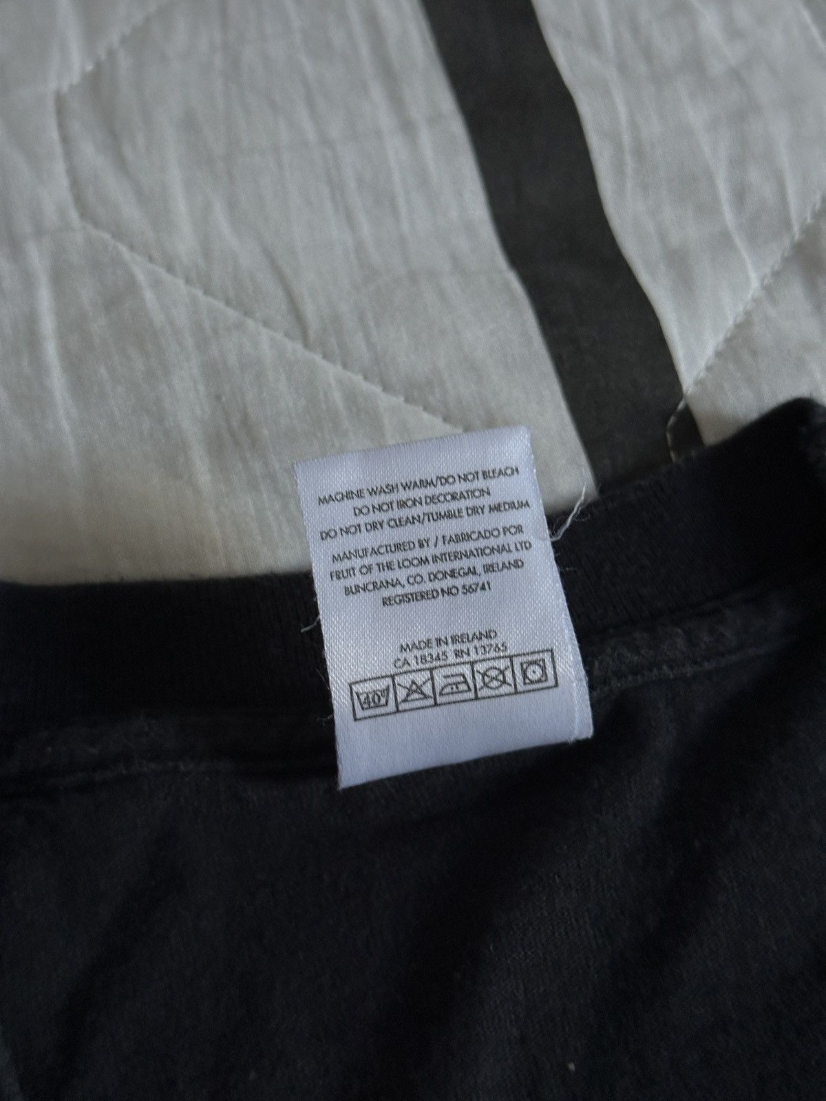 Fruit Of The Loom × Vintage Fruit of The Loom Single Stitch 80s - 90s V Neck T Shirt Size US S / EU 44-46 / 1 - 3 Thumbnail