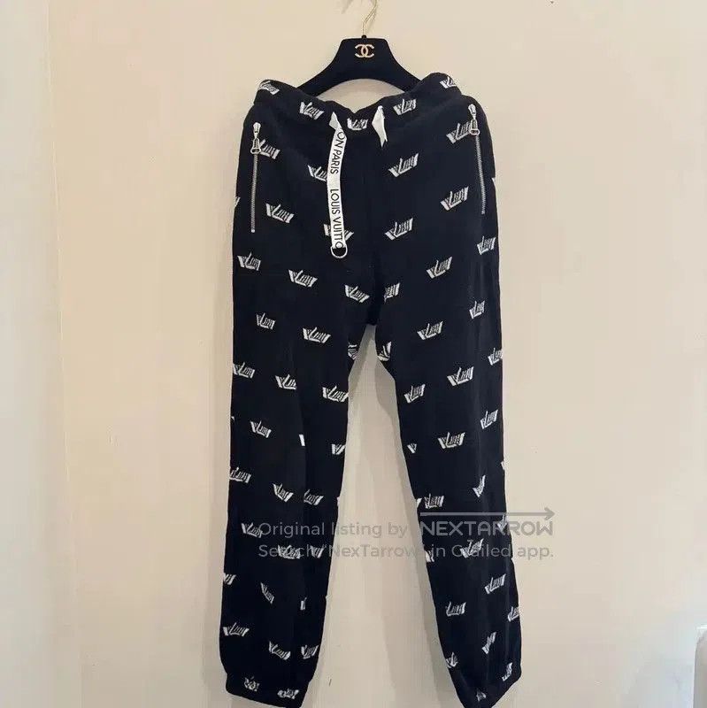 Louis Vuitton Louis Vuitton Black Casual Pants XS Size . Size 22" - 1 Thumbnail