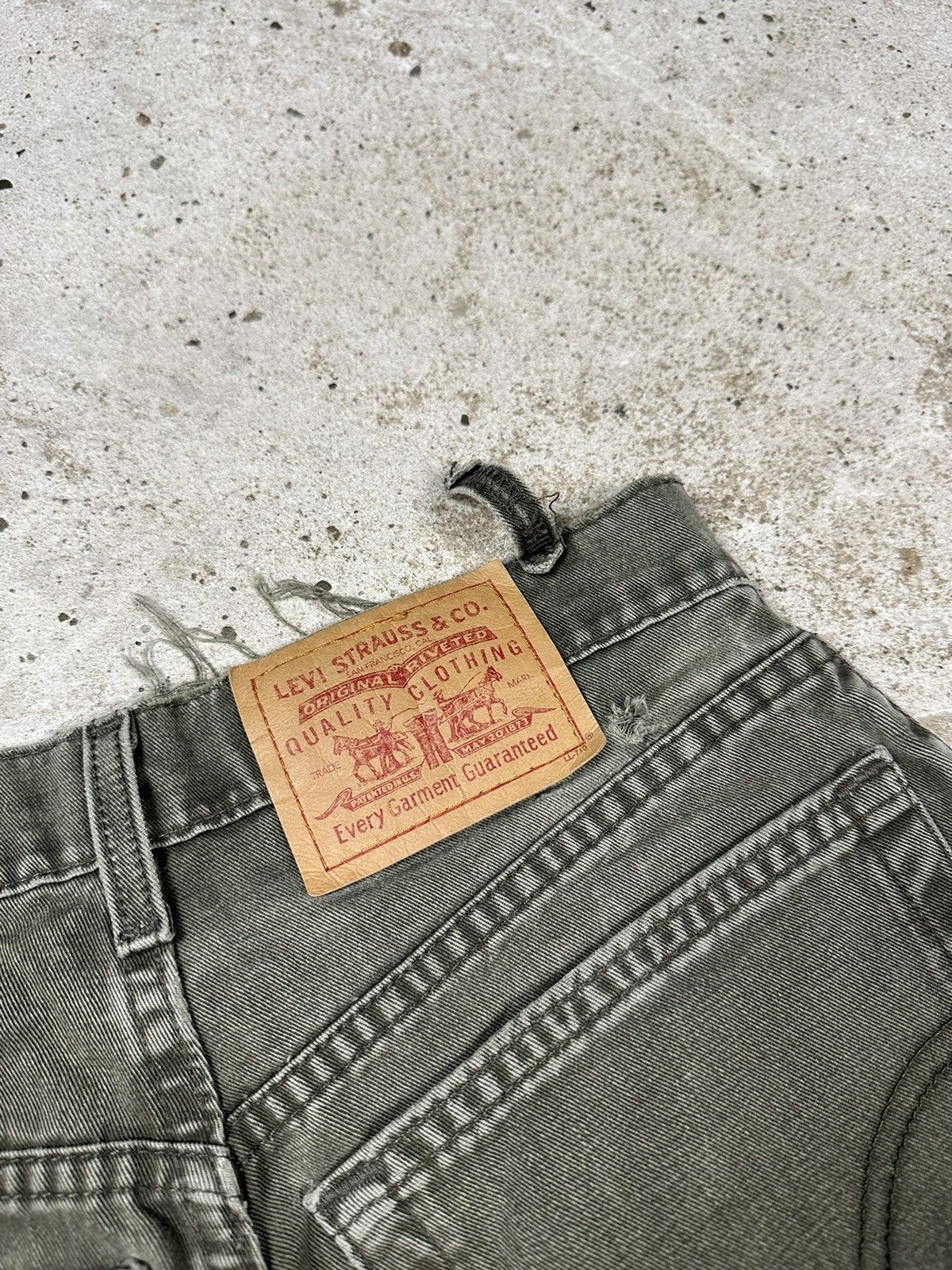 Levi's × Vintage Vintage 90s Levi’s Distressed Khaki Denim Pants Relaxed Size US 28 / EU 44 - 16 Thumbnail