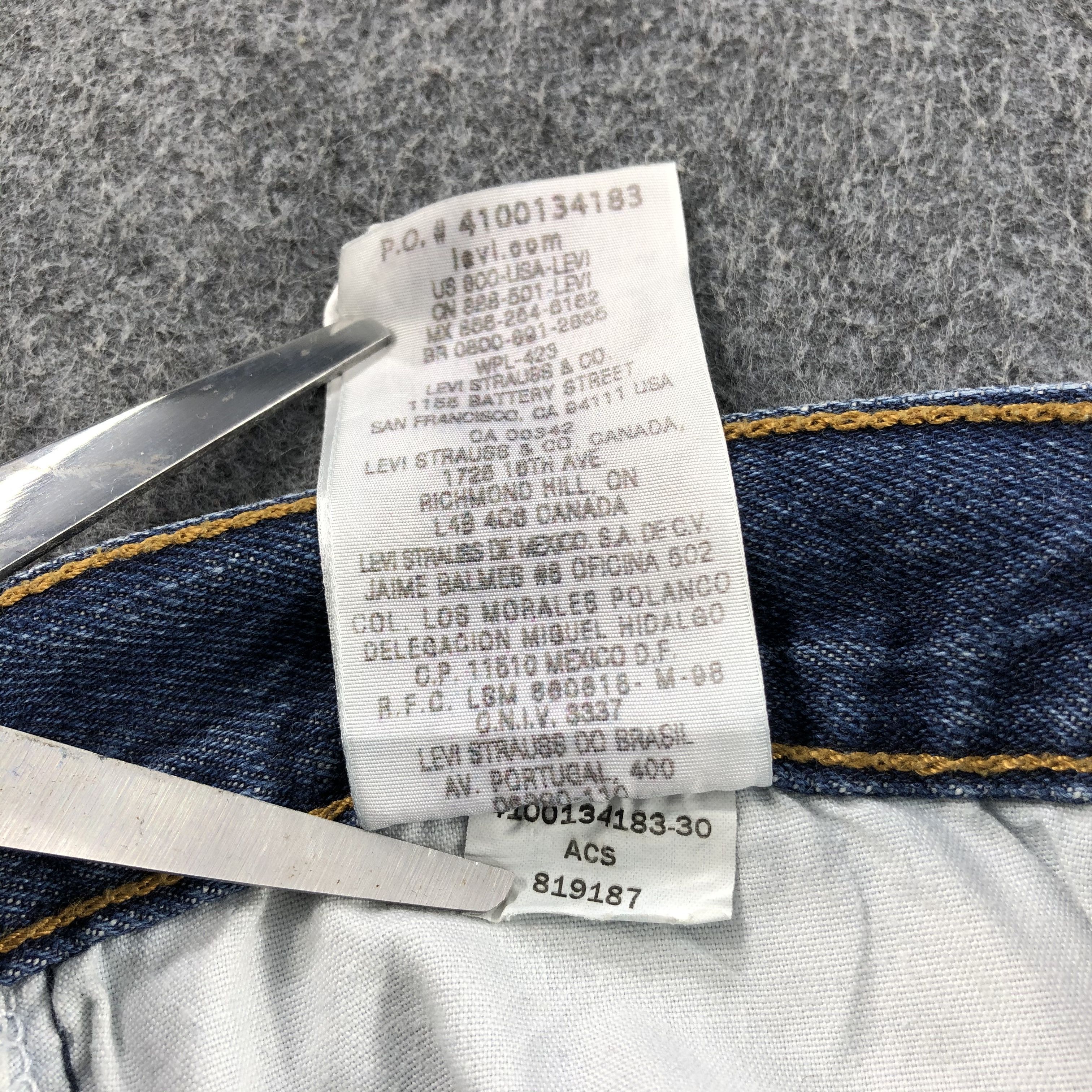 Levi's Vintage Levis 501 Jeans Distresssed Denim KJ343 Size US 35 - 12 Thumbnail