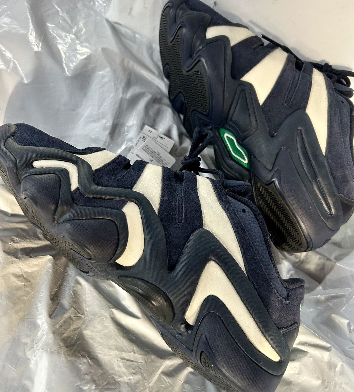 Adidas Adidas X Hoop York City - Crazy 8 Low - Legend Ink - Size US 11.5 / EU 44-45 - 19 Thumbnail