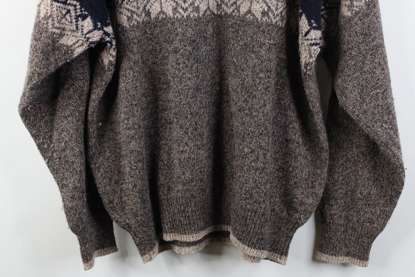 Vintage Vintage 90s Streetwear Snowflake Fair Isle V-Neck Sweater Size US M / EU 48-50 / 2 - 13 Thumbnail