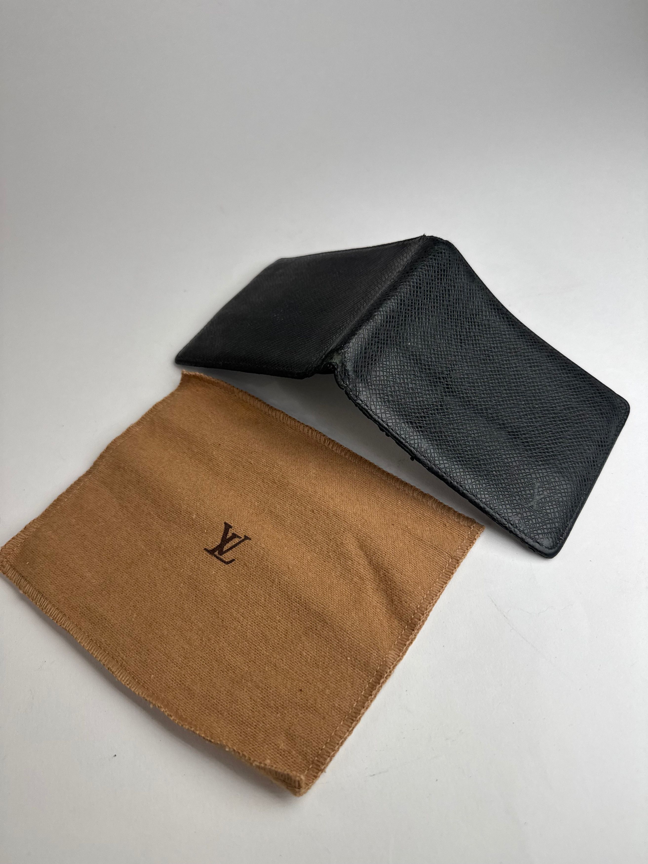Louis Vuitton Vintage Taiga Leather Card Holder Black Size ONE SIZE - 1 Thumbnail