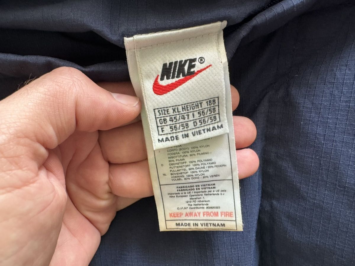 Nike Vintage 90's Nike Drill Black Puffer Vest Big reverse Logo Size US XL / EU 56 / 4 - 17 Thumbnail