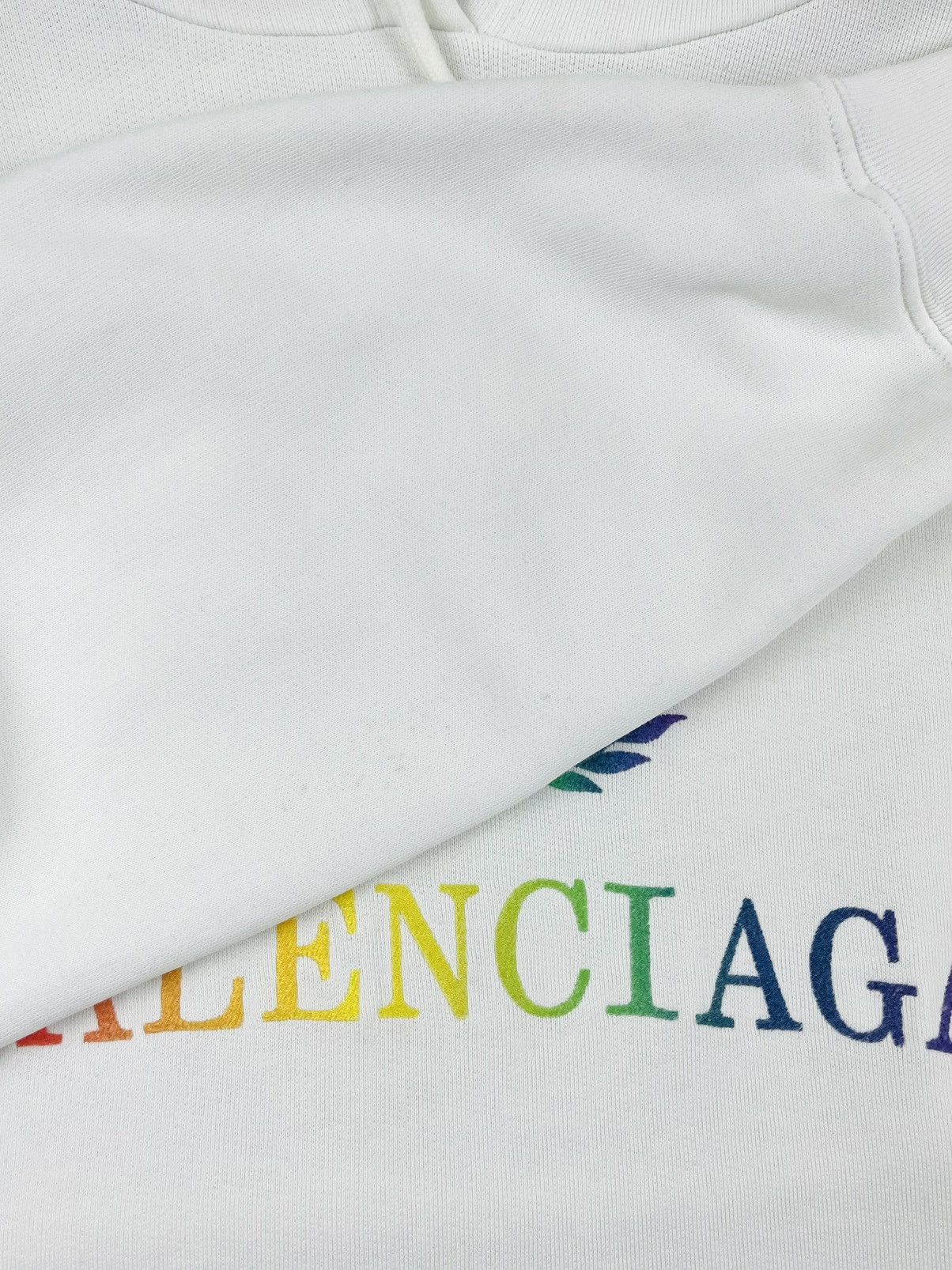 Balenciaga SS19 Balenciaga Rainbow Crest Logo Embroidered Hoodie White Size US M / EU 48-50 / 2 - 7 Thumbnail