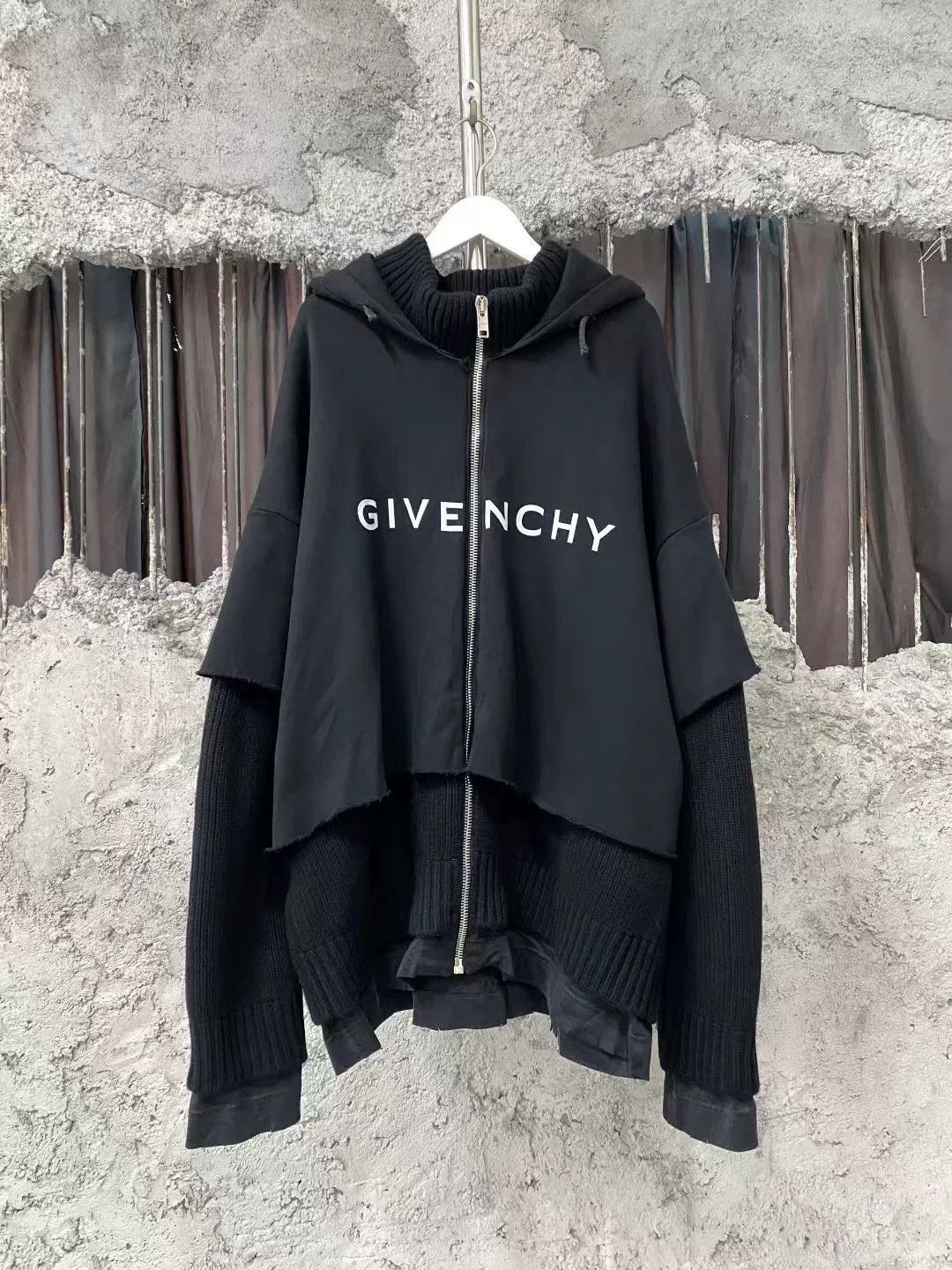 Givenchy givenchy black zip hoodie sweatshirt Size L / US 10 / IT 46 - 1 Thumbnail