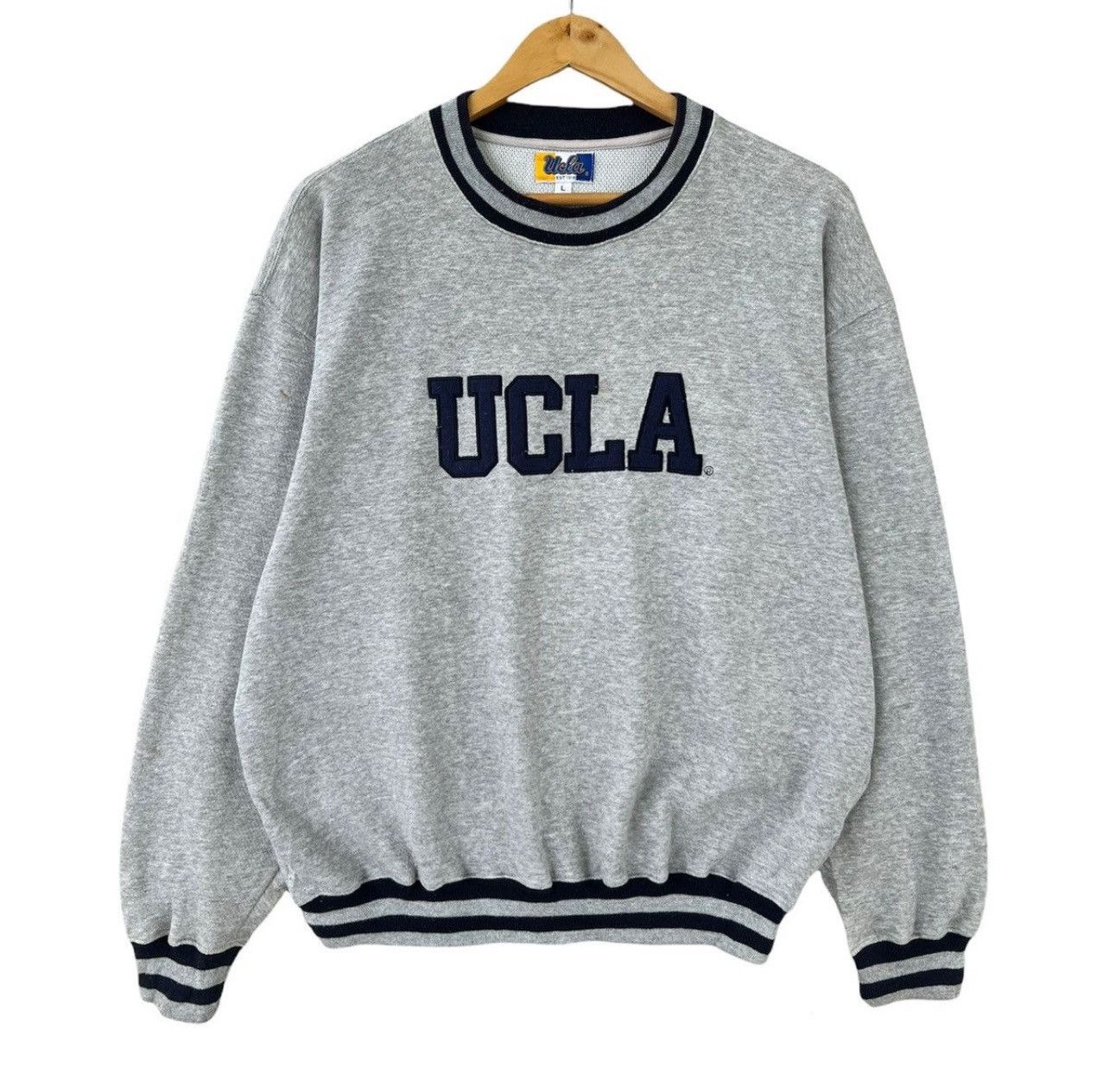 Vintage Vintage University UCLA Embroidered Spellout Sweatshirt Size US L / EU 52-54 / 3 - 1 Thumbnail