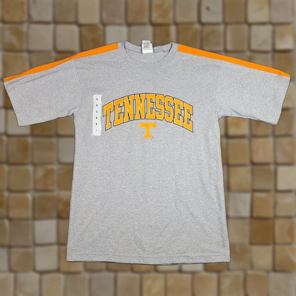 Vintage VINTAGE Tennessee Volunteers Y2K TN Vols T Shirt College Men’s Large gray 100% Cotton Jersey Embroidered Logo 90s 00s Sports Football Basketball Mens Size US L / EU 52-54 / 3 - 1 Thumbnail