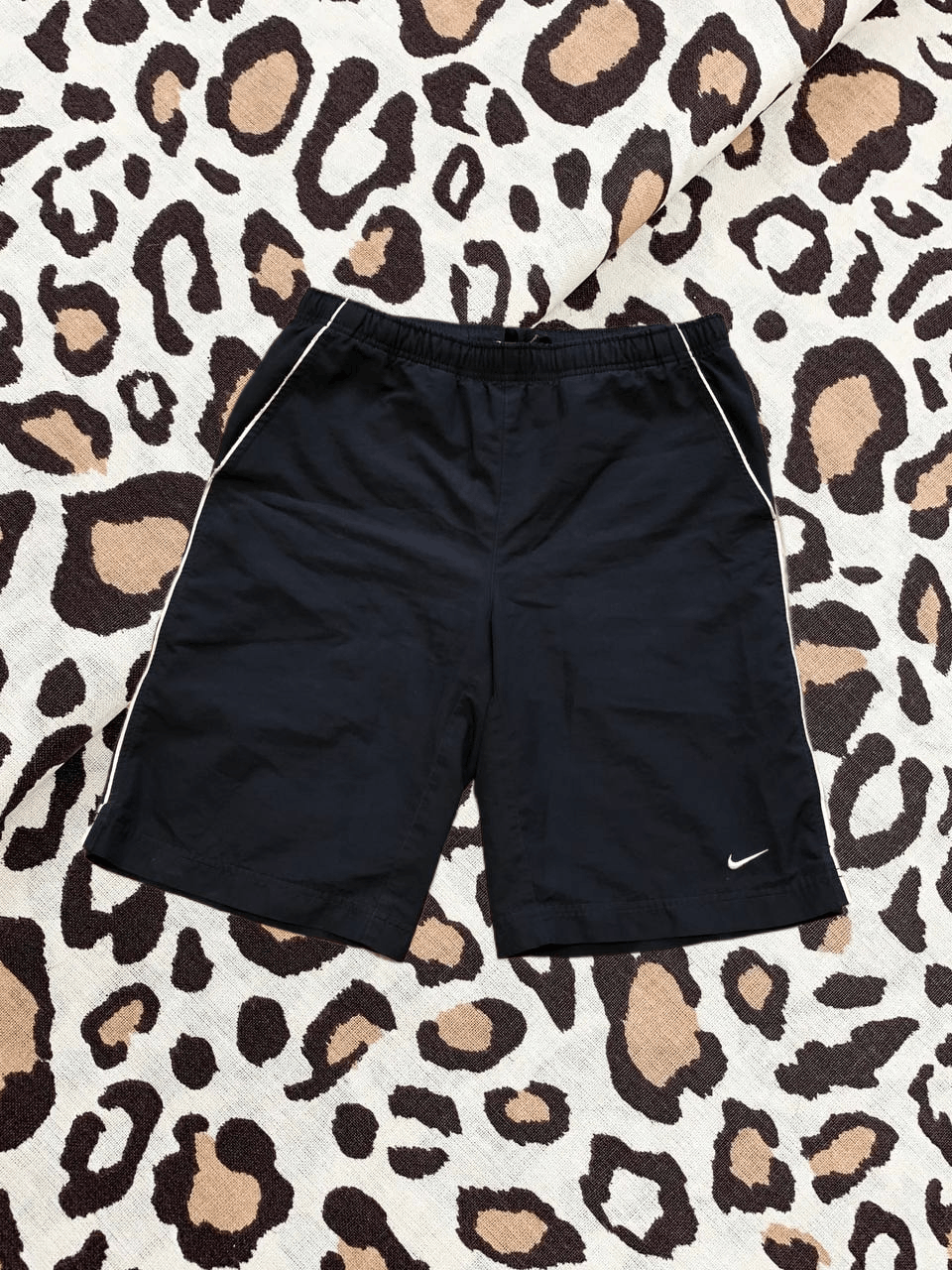 Nike Crazy Vintage Nike Swoosh Nylon Shorts Y2K Size US 30 / EU 46 - 1 Thumbnail