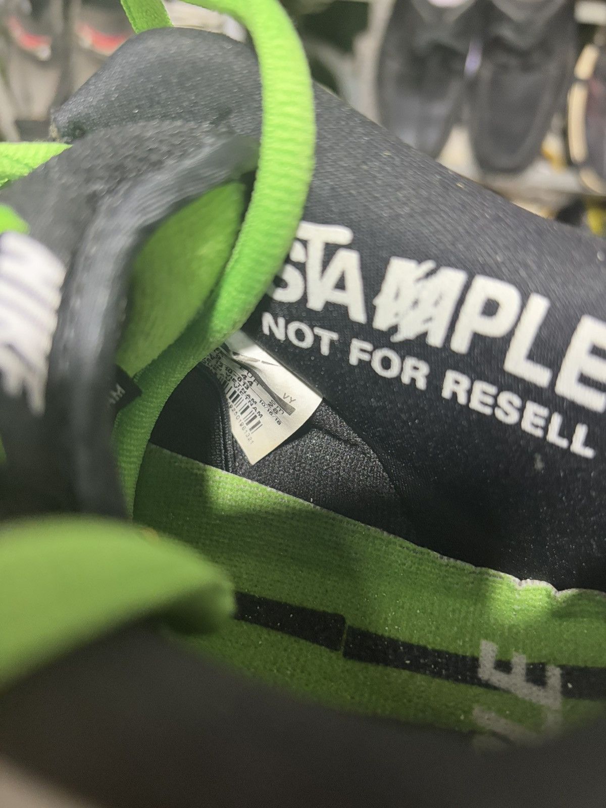 Nike × Staple Nike SB x Staple Dunk Low Panda Pigeon Size US 10 / EU 43 - 4 Thumbnail