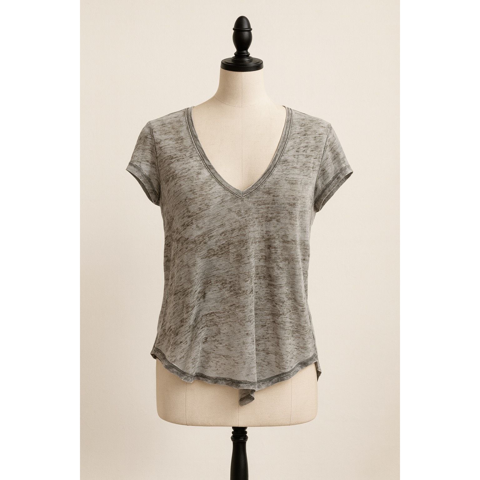 American Eagle Outfitters American Eagle Favorite Tee Gray V-Neck – Medium Size M / US 6-8 / IT 42-44 - 1 Thumbnail
