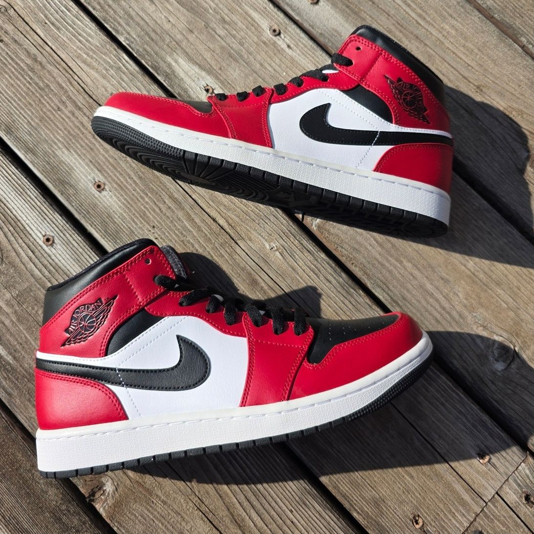 Jordan Brand × Nike Nike Air Jordan 1 Mid "Chicago Toe" Size US 10 / EU 43 - 2 Thumbnail