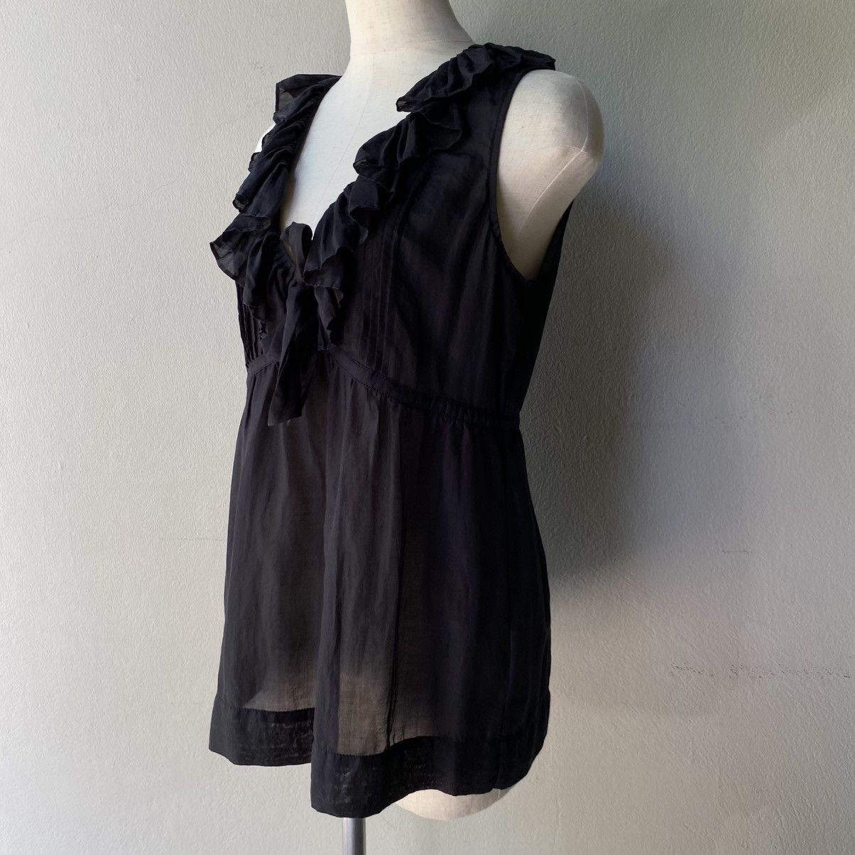 Polo Ralph Lauren Polo Black Sleeveless Ruffle V-Neck Blouse Size XS / US 0-2 / IT 36-38 - 5 Thumbnail