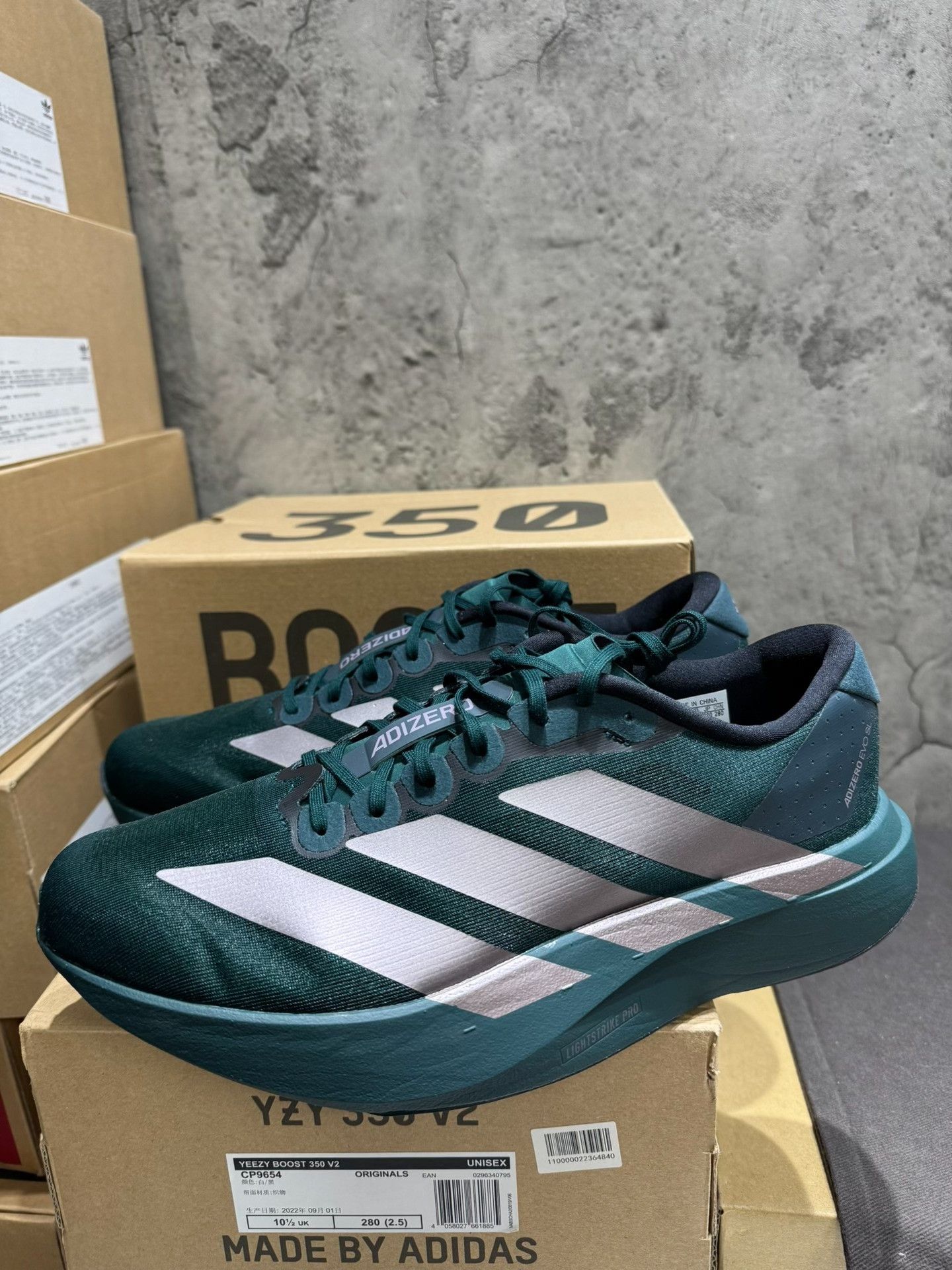Adidas Adidas Green Lowtop Sneakers 10.5 Men Size US 10.5 / EU 43-44 - 1 Thumbnail