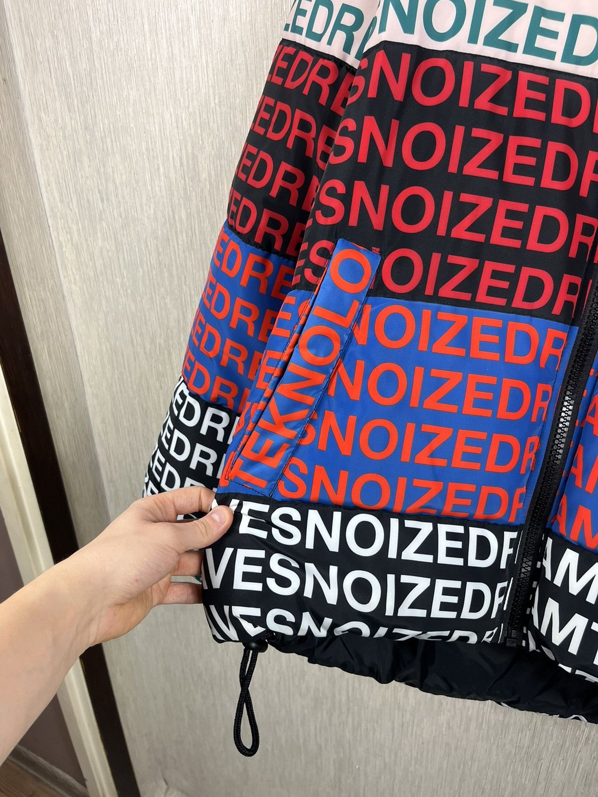 Diesel Diesel puffer boxy oversized down jacket full print words Size US S / EU 44-46 / 1 - 13 Thumbnail
