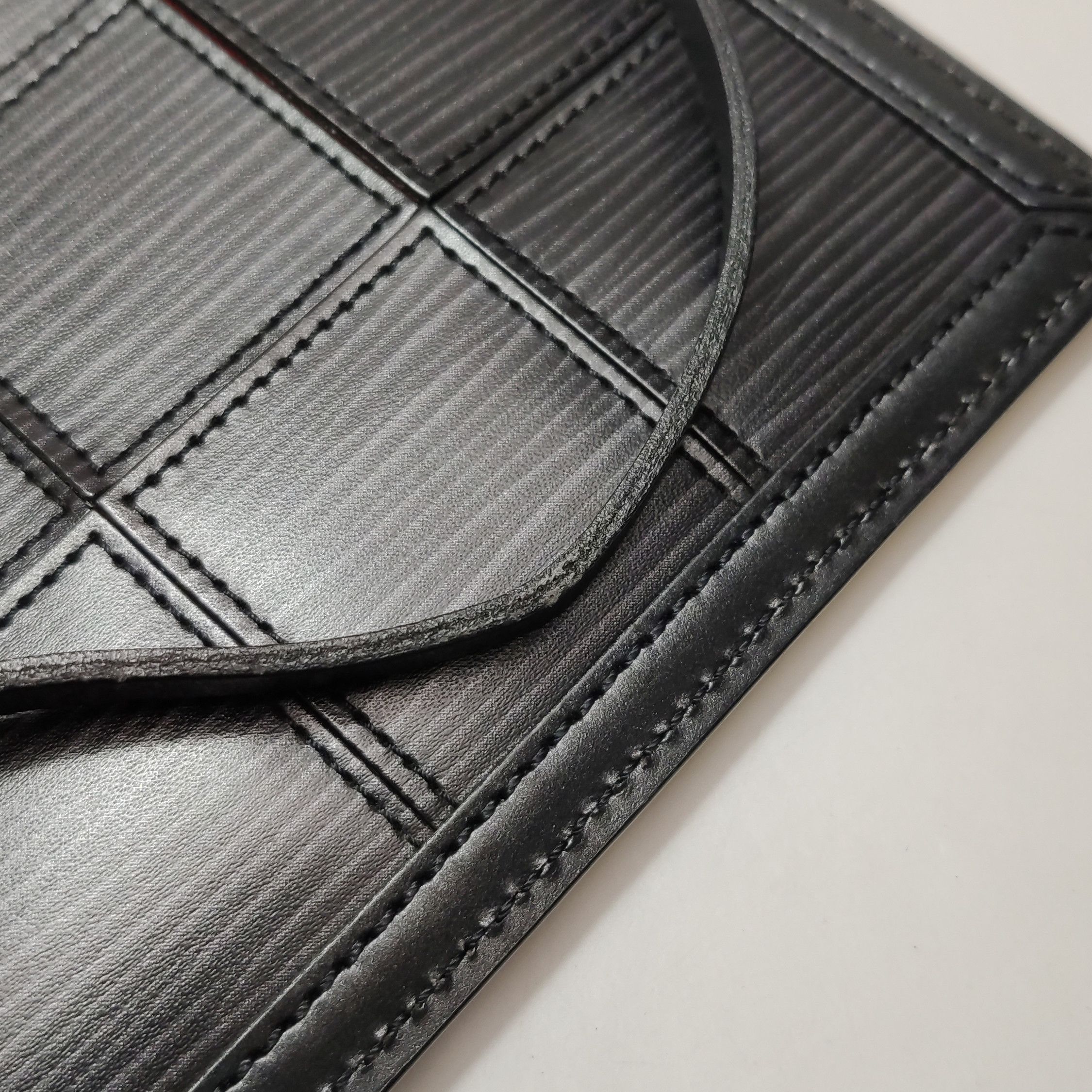 Louis Vuitton Louis Vuitton (LV) Cowhide check logo handbag -y2506 Size ONE SIZE - 9 Thumbnail
