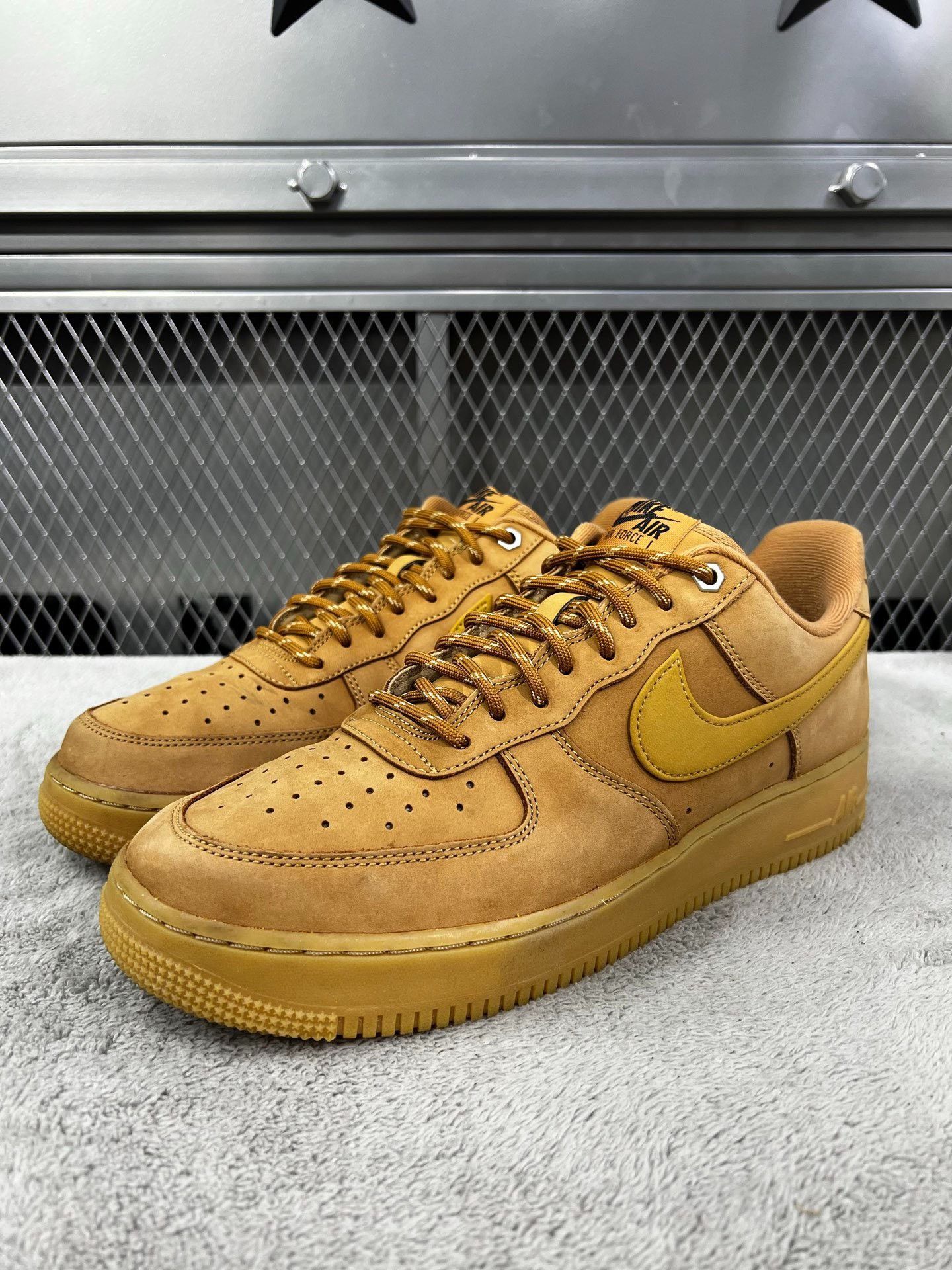 Nike Nike Lowtop Sneakers 44.5 Men Size US 11 / EU 44 - 1 Thumbnail
