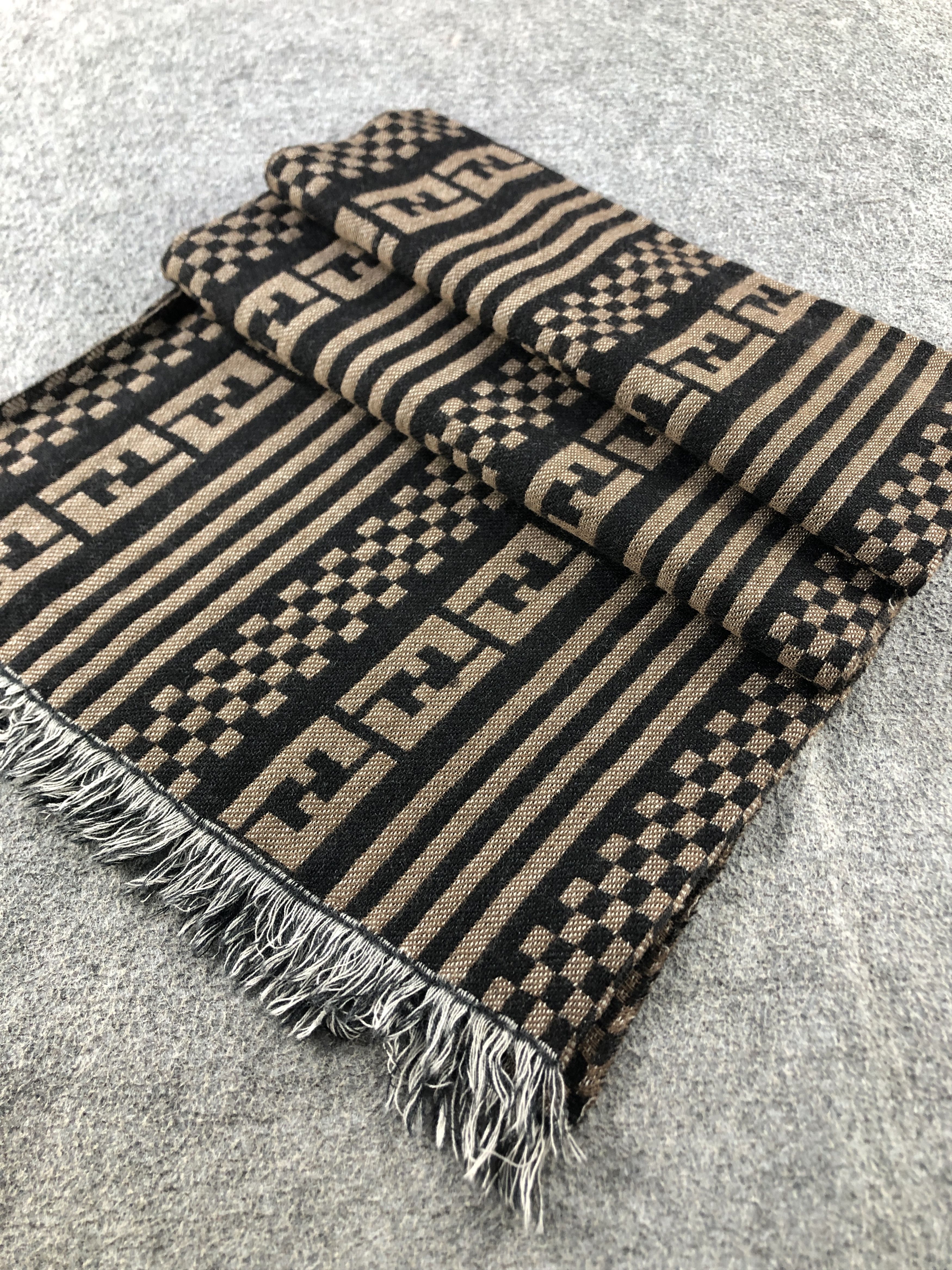 Fendi Fendi Scarf / Muffler / Neckwear P812 Size ONE SIZE - 2 Thumbnail