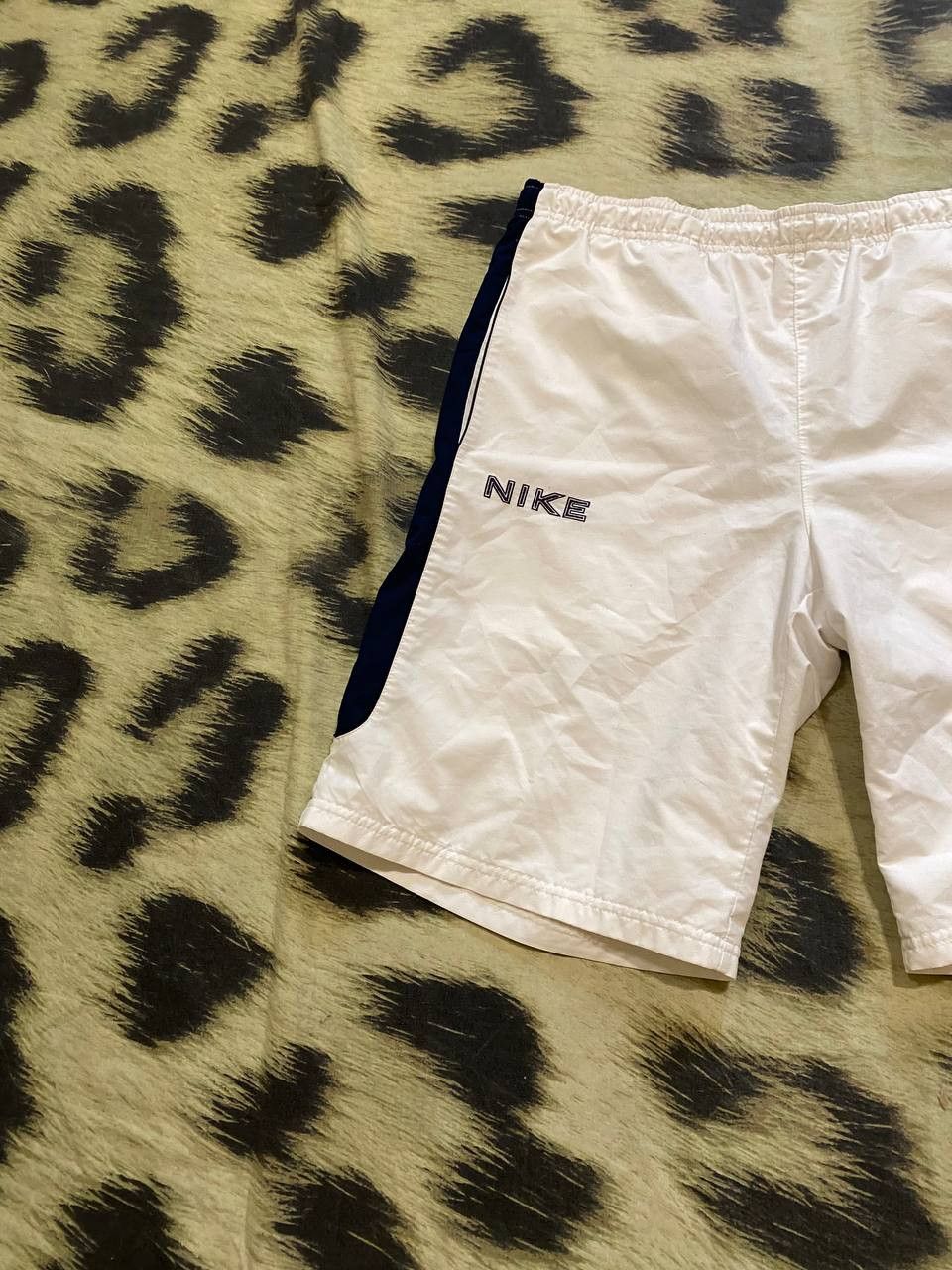 Nike Vintage white shorts big logo Nike Y2K sportwear Size US 34 / EU 50 - 5 Thumbnail