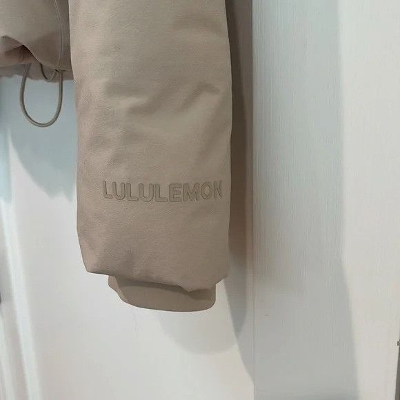 Lululemon Lululemon Slush Hour Hooded Jacket Size 4 Trench Color Size S / US 4 / IT 40 - 2 Thumbnail