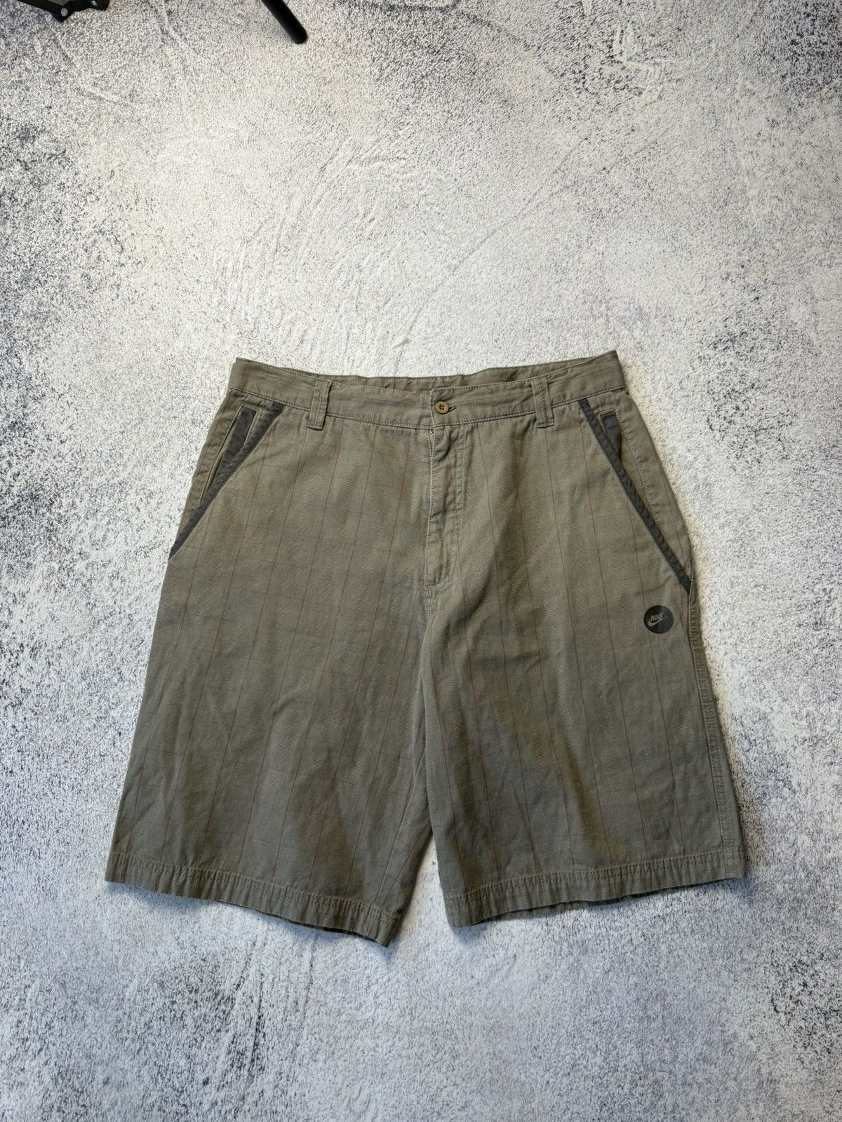 Nike Vintage Nike Shorts Japanese Y2K Size US 32 / EU 48 - 3 Thumbnail