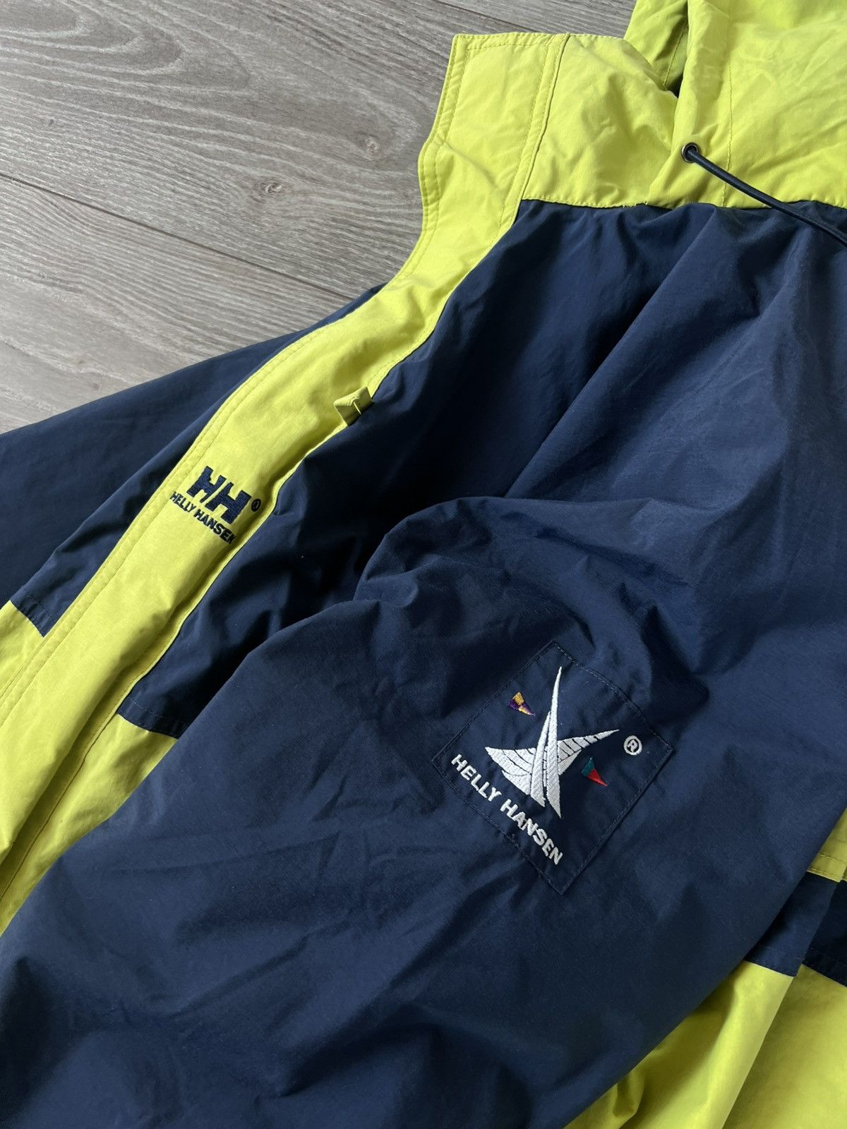 Helly Hansen × Vintage Vintage Helly Hansen Central Logo Yachting Patch Tech Jacket Size US M / EU 48-50 / 2 - 3 Thumbnail