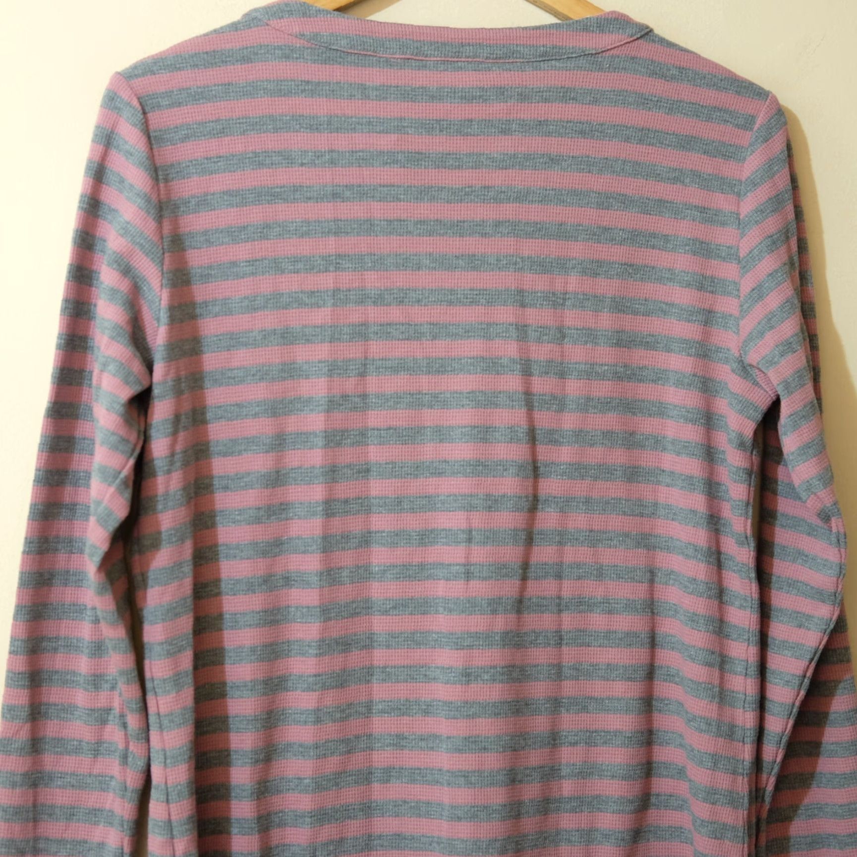 Vintage Christopher & Banks Thermal Shirt Women's L Mauve/Grey Stripe Knit Pullover Long Sleeve Split V-Neck Made in China Size L / US 10 / IT 46 - 7 Thumbnail