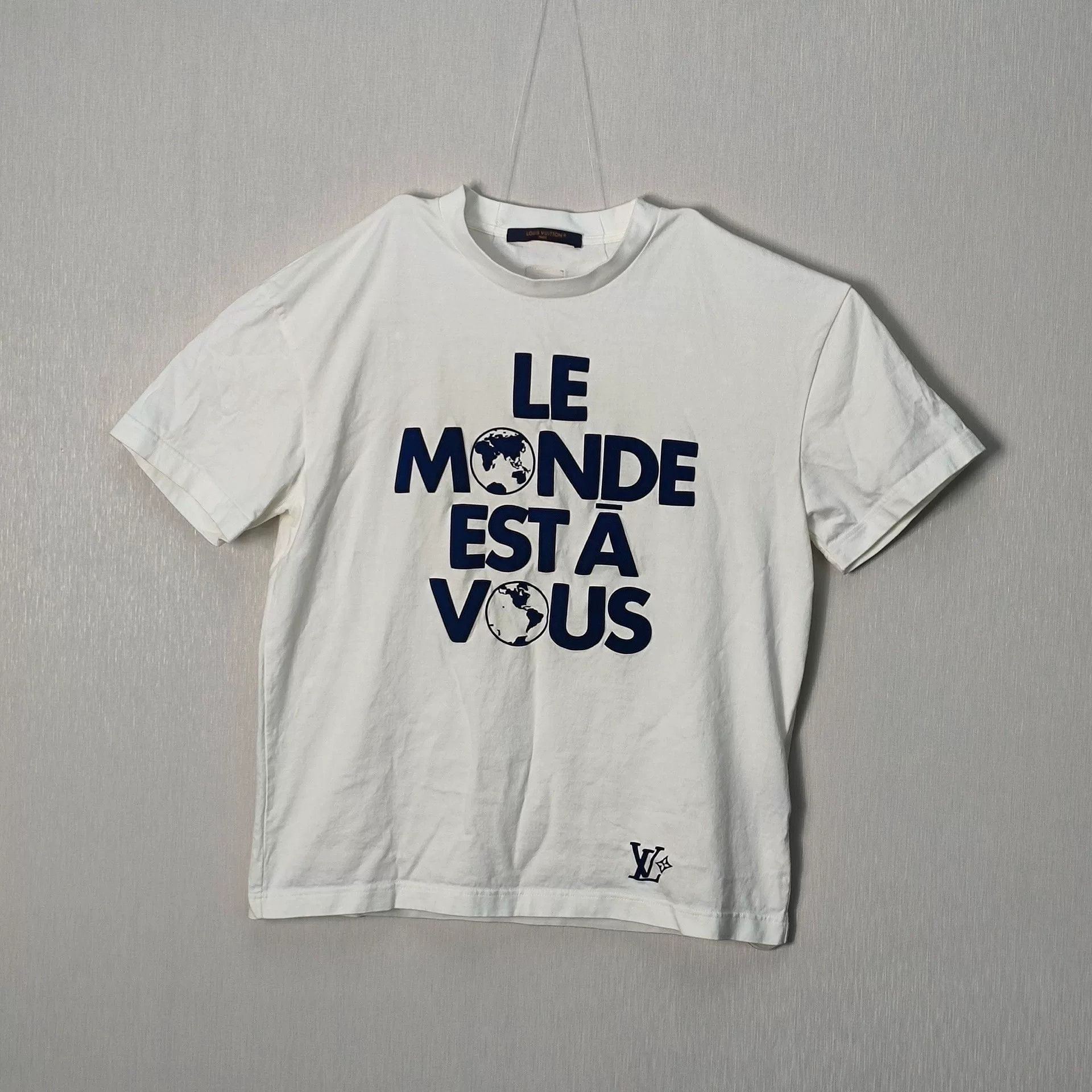 Louis Vuitton Louis Vuitton 25 Pharrell Flocked Earth Tee Size US S / EU 44-46 / 1 - 1 Thumbnail