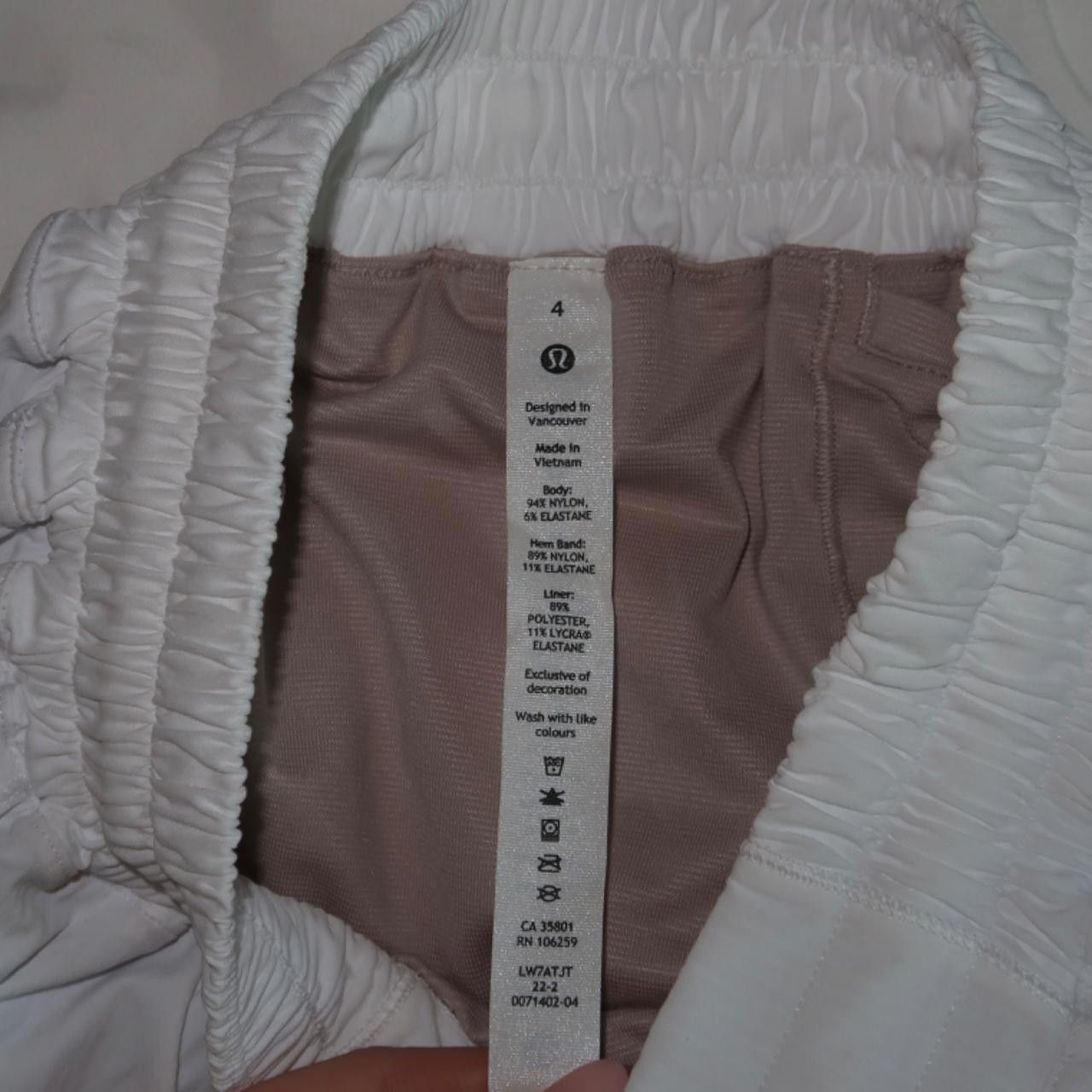Designer lululemon white shorts Size 27" / US 4 / IT 40 - 3 Thumbnail